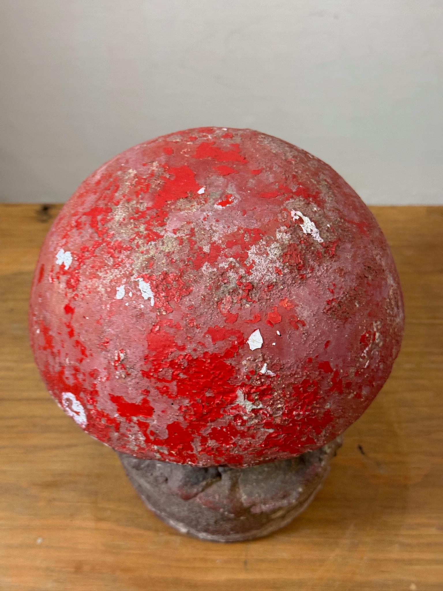 Adorno vintage de seta de jardín de piedra fundida - Pátina envejecida Estadounidense en venta