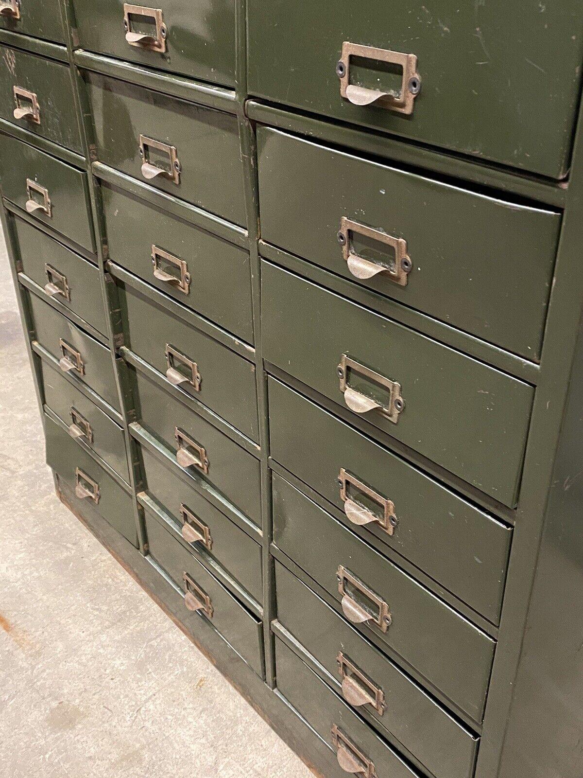 Vintage Castle Casol Cabinet Co Green Steel Metal Shop Hardware 27 Drawer Chest In Good Condition In Philadelphia, PA