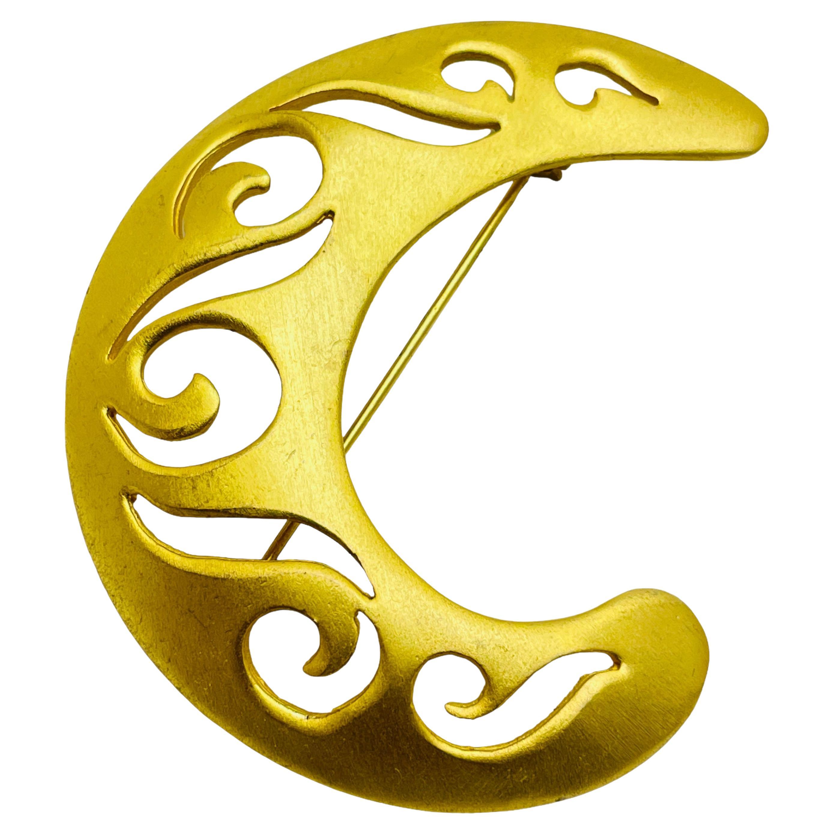 Vintage CASUAL CORNER moon matte gold tone designer brooch For Sale