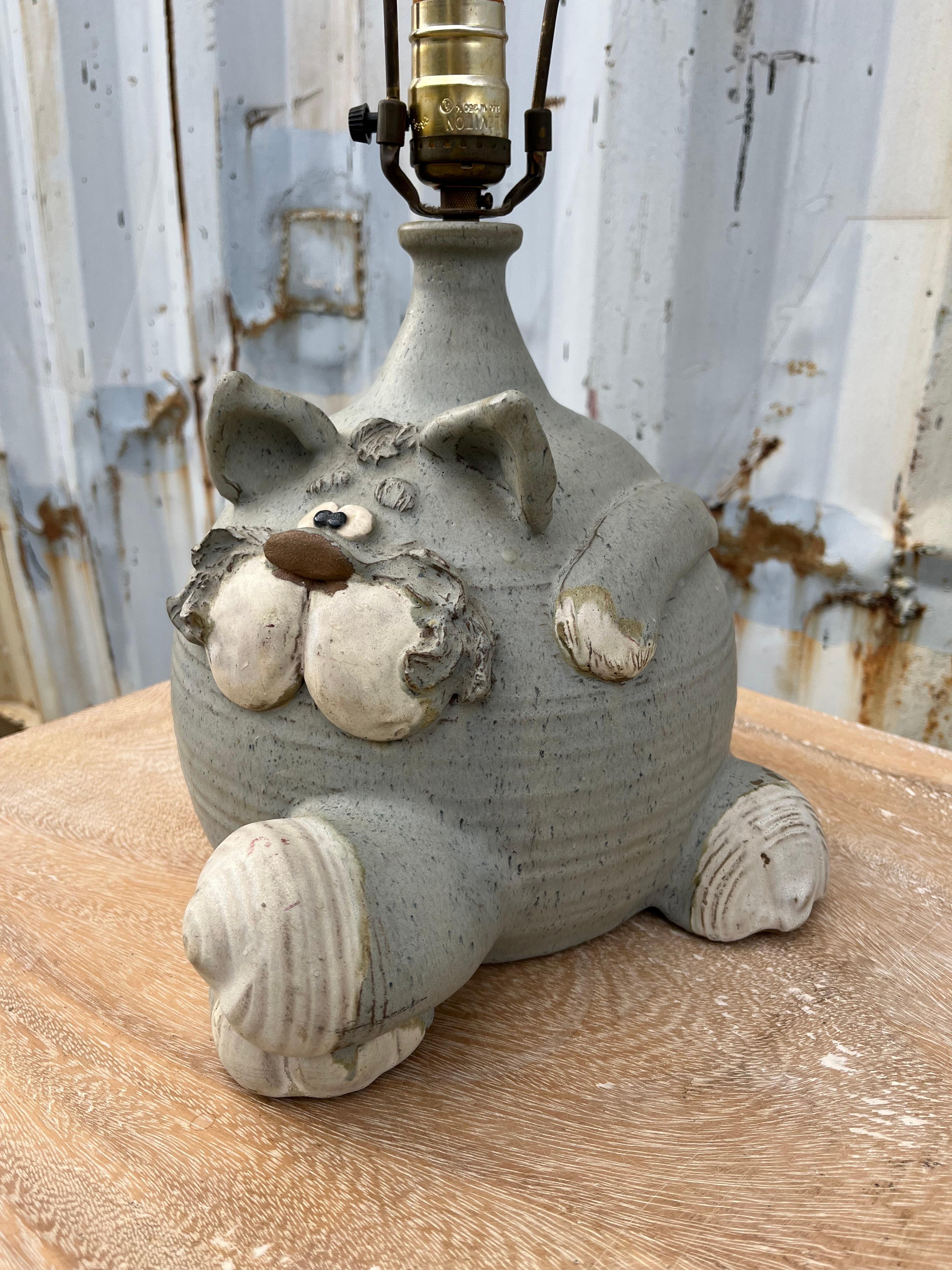 Vintage Cat Ceramic Table Lamp by Fogarty Pottery Studio. Circa 1970s In Good Condition For Sale In Miami, FL