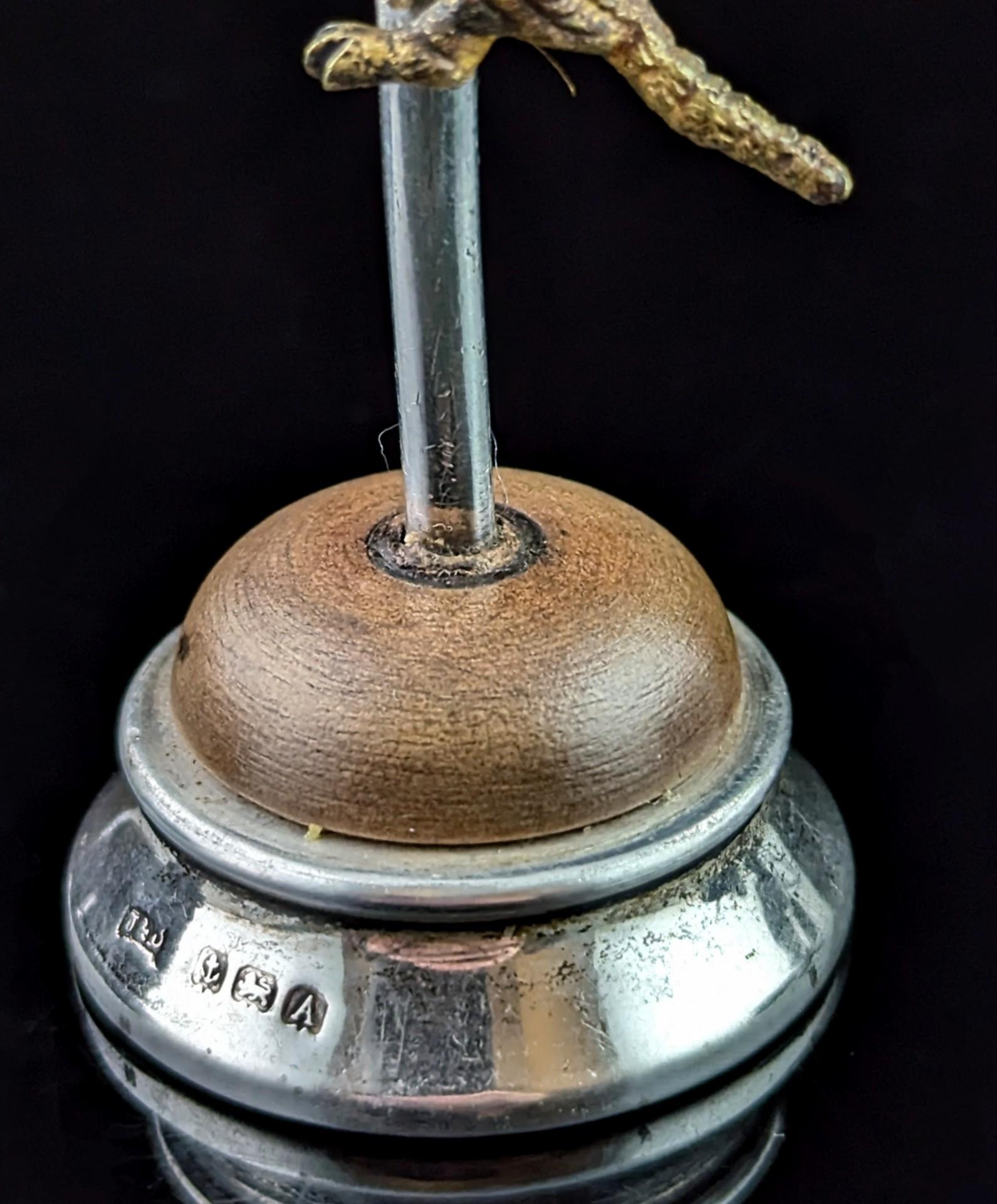Argento 925 Gatto d'epoca che si arrampica su un palo da scrivania, miniatura in bronzo e argento in vendita