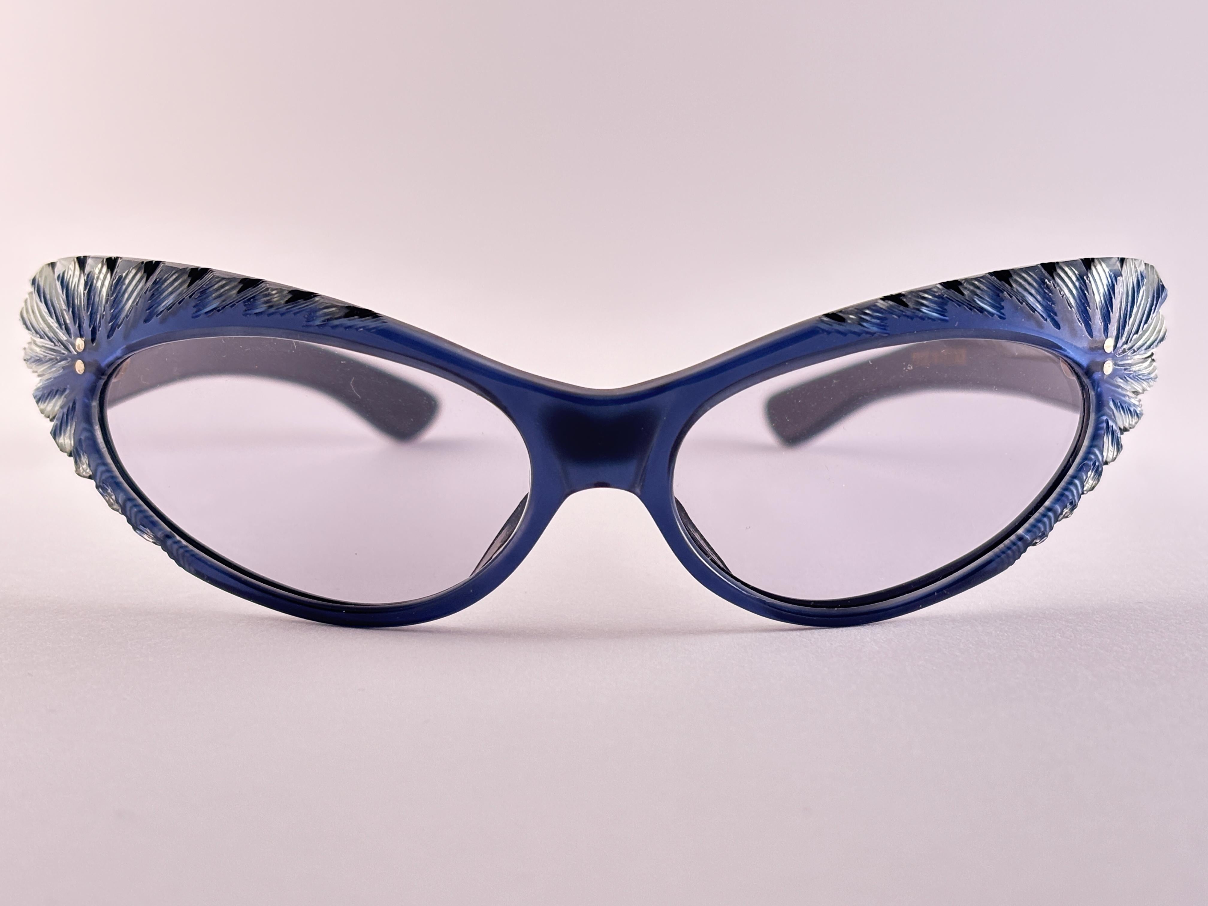 Vintage Cat Eye Blue Feathers Sunglasses Made In France For Sale 7