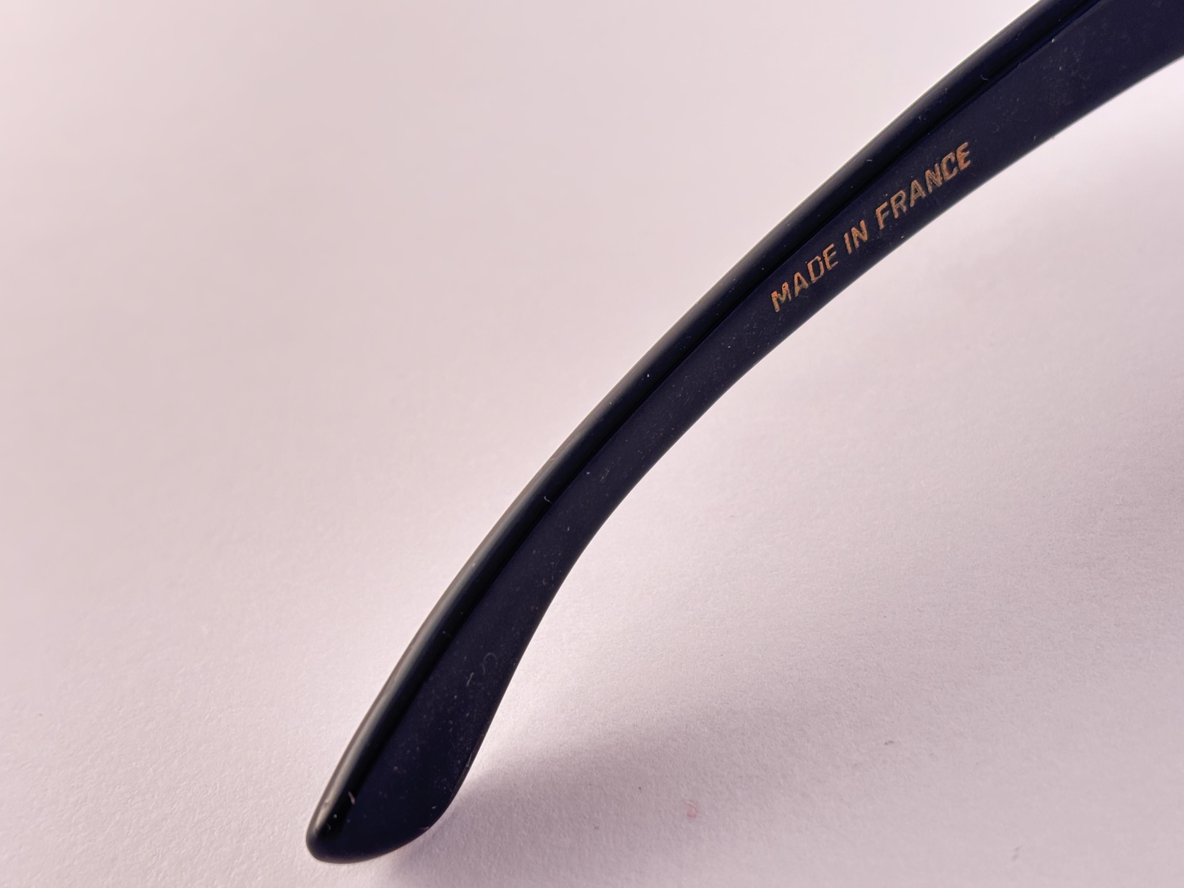 Vintage Cat Eye Blue Feathers Sunglasses Made In France For Sale 1