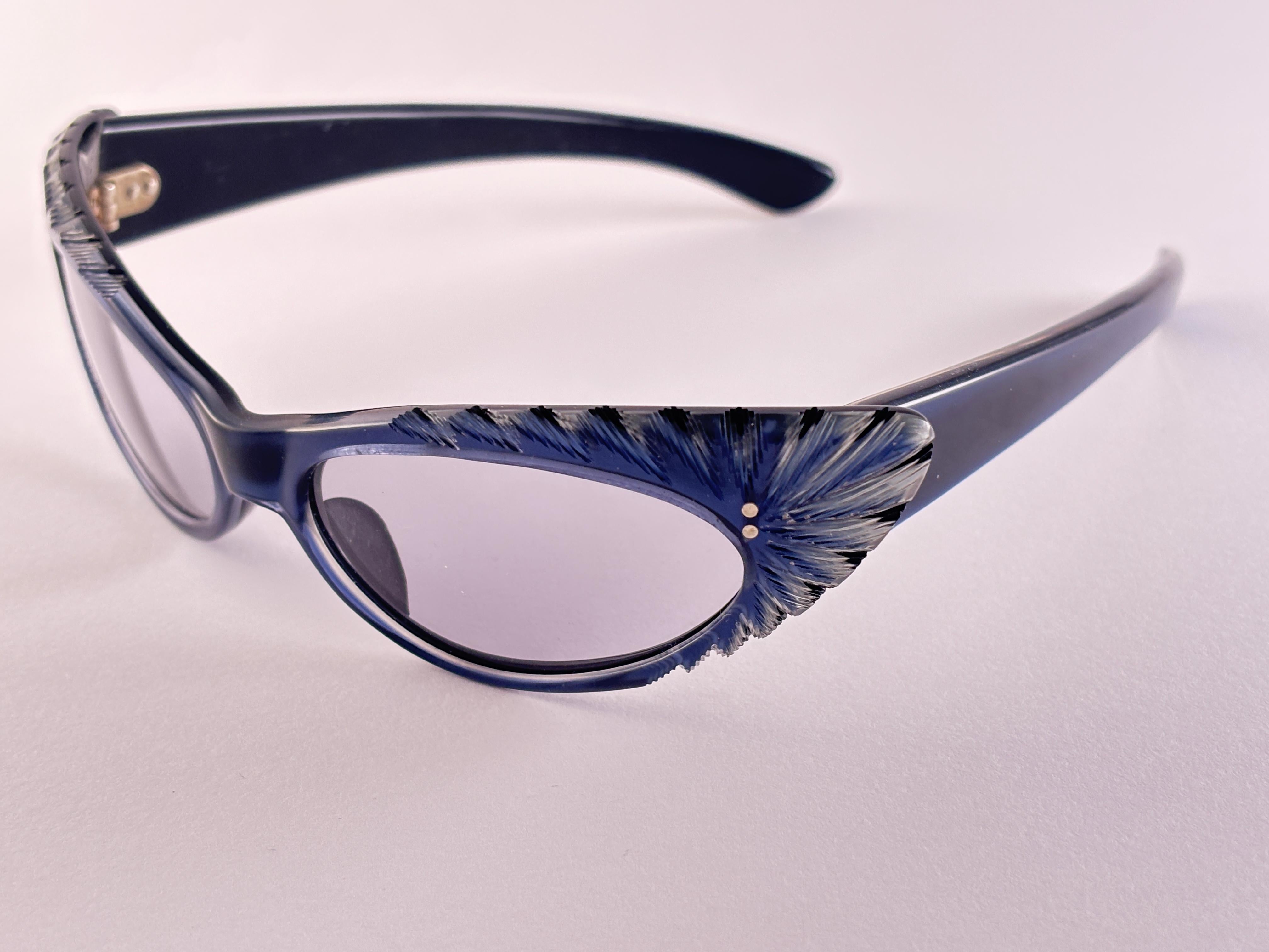 Vintage Cat Eye Blue Feathers Sunglasses Made In France For Sale 3