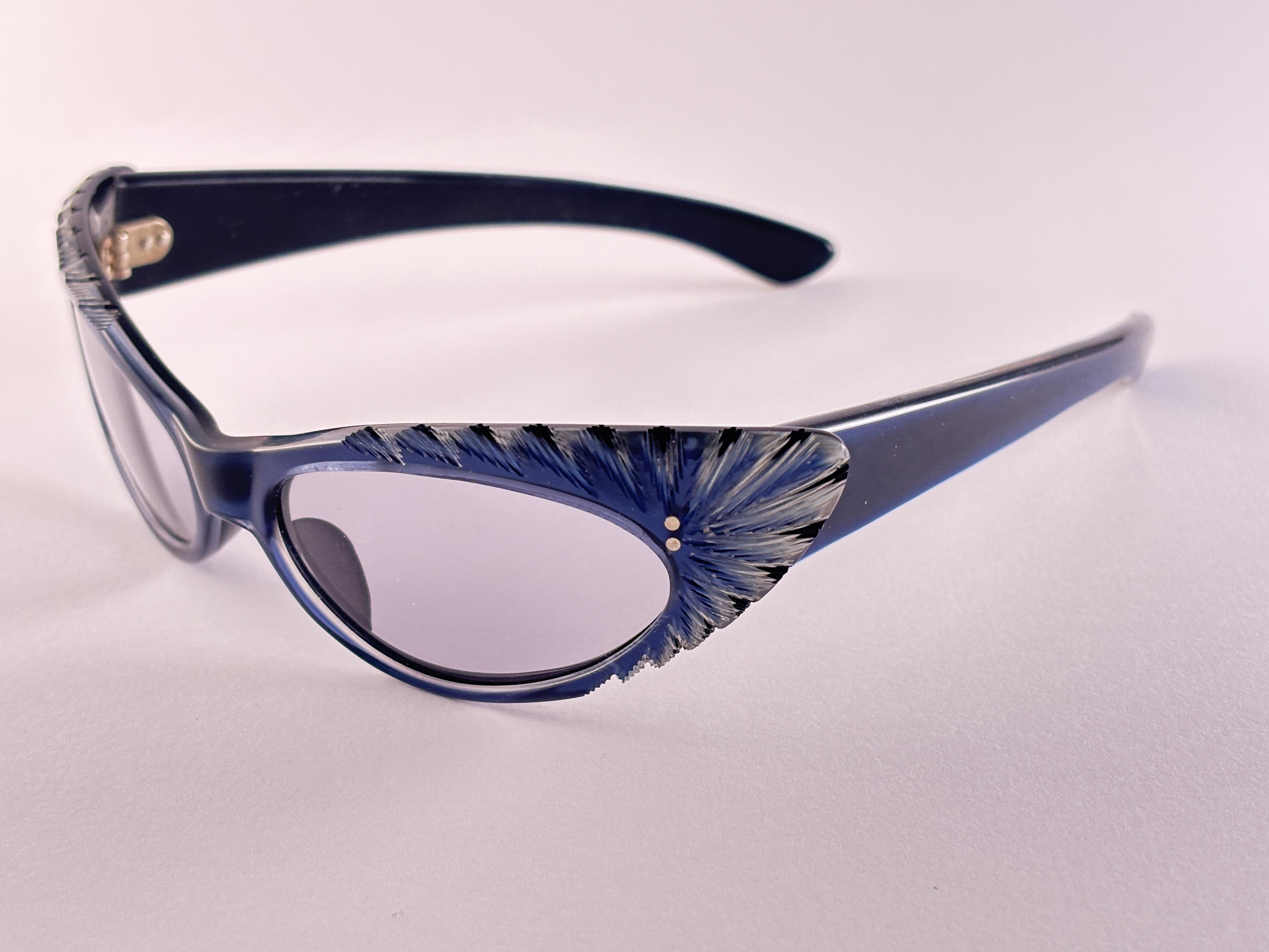 Vintage Cat Eye Blue Feathers Sunglasses Made In France For Sale 4