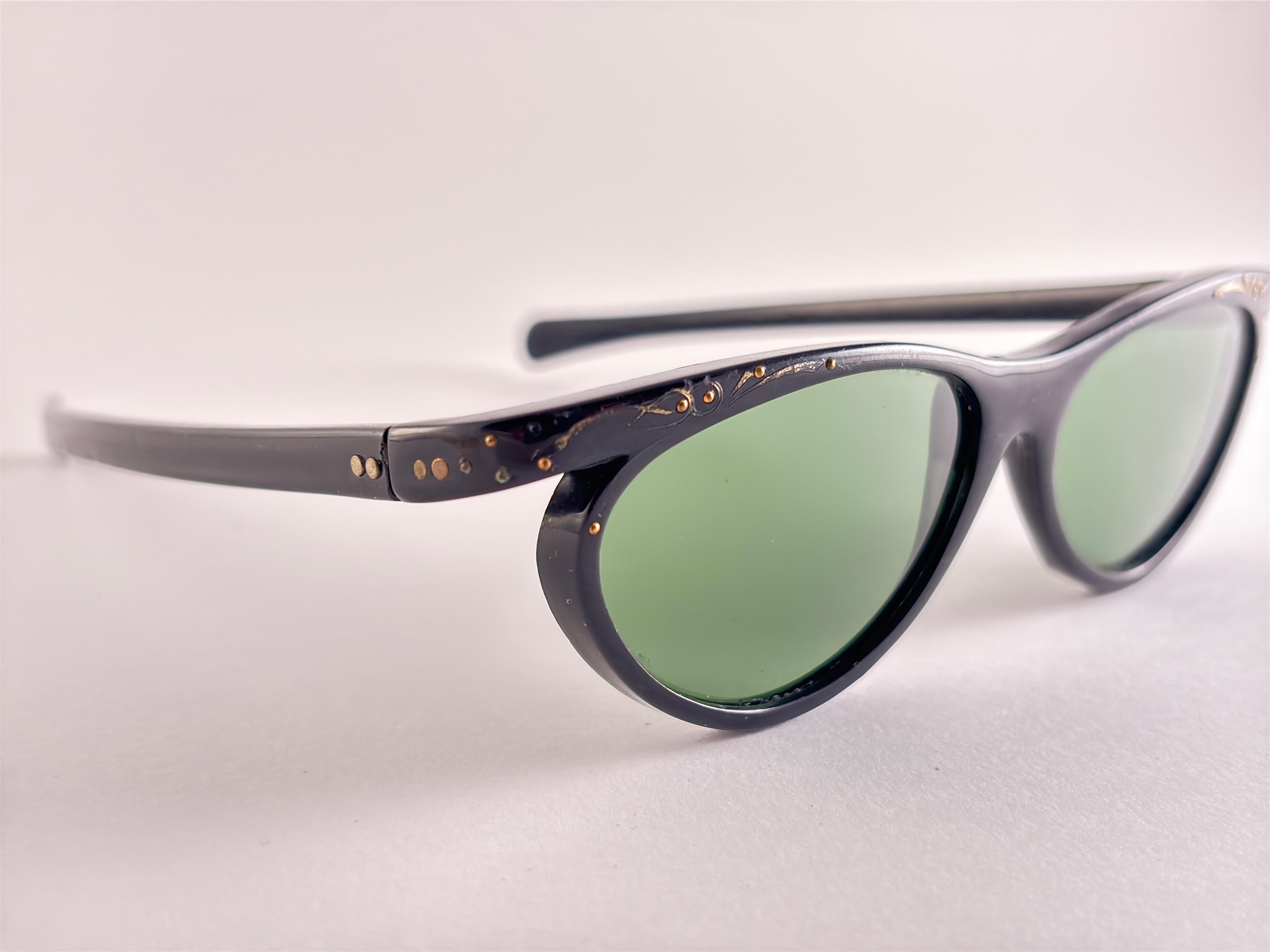 Lunettes de soleil Vintage Cat Eye Delicate Ornamented Made In France Excellent état - En vente à Baleares, Baleares