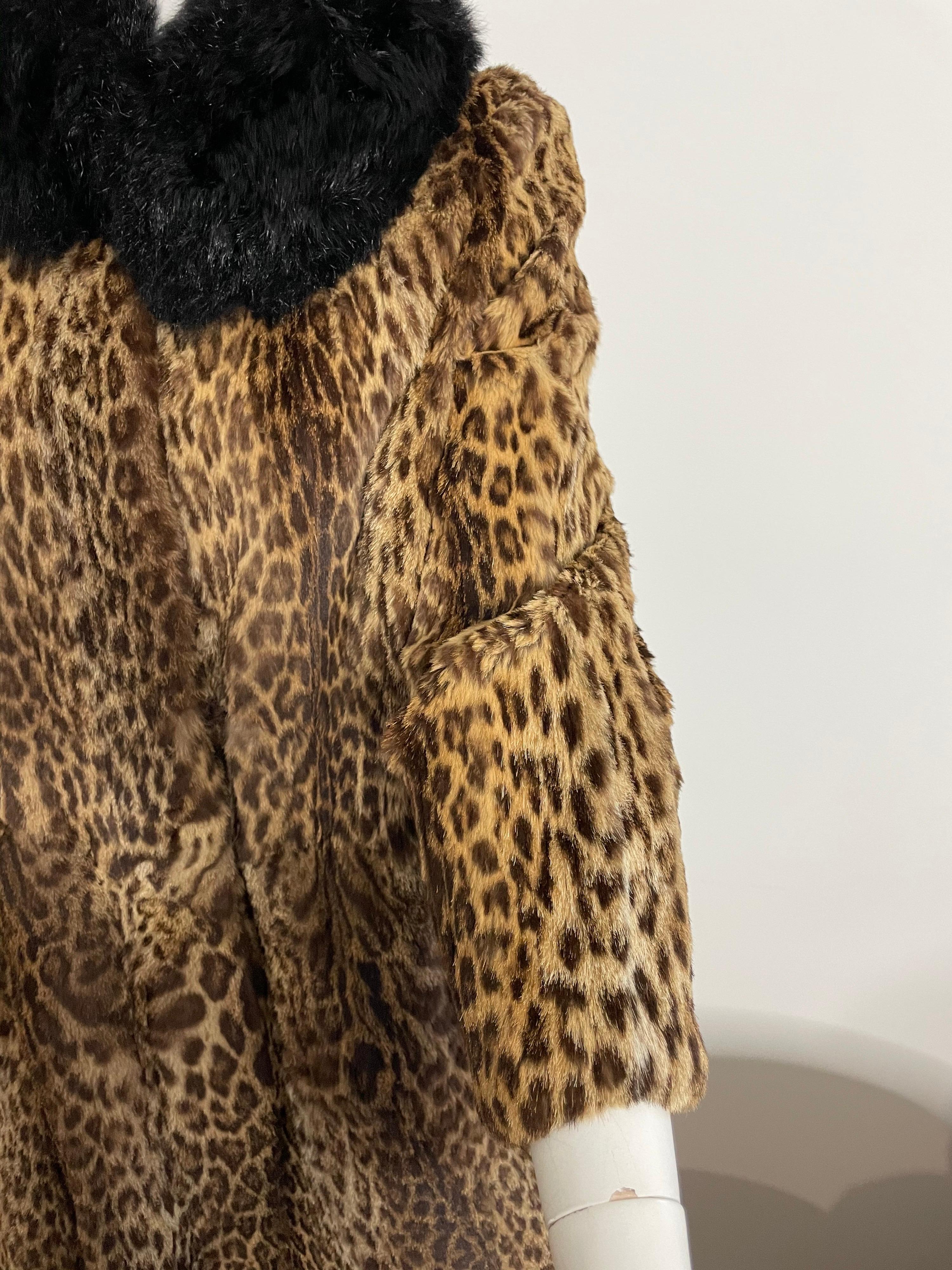 Black Vintage Cat Print Fur Jacket - Car Coat  For Sale