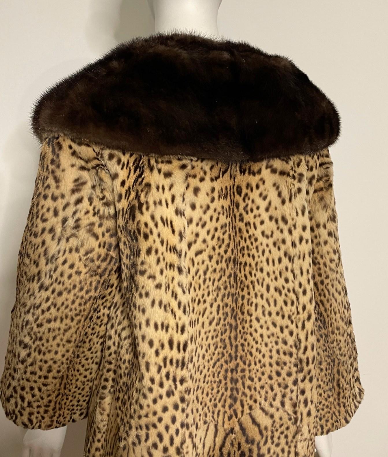 Brown Vintage Cat Printed Fur Jacket - Swing Coat For Sale