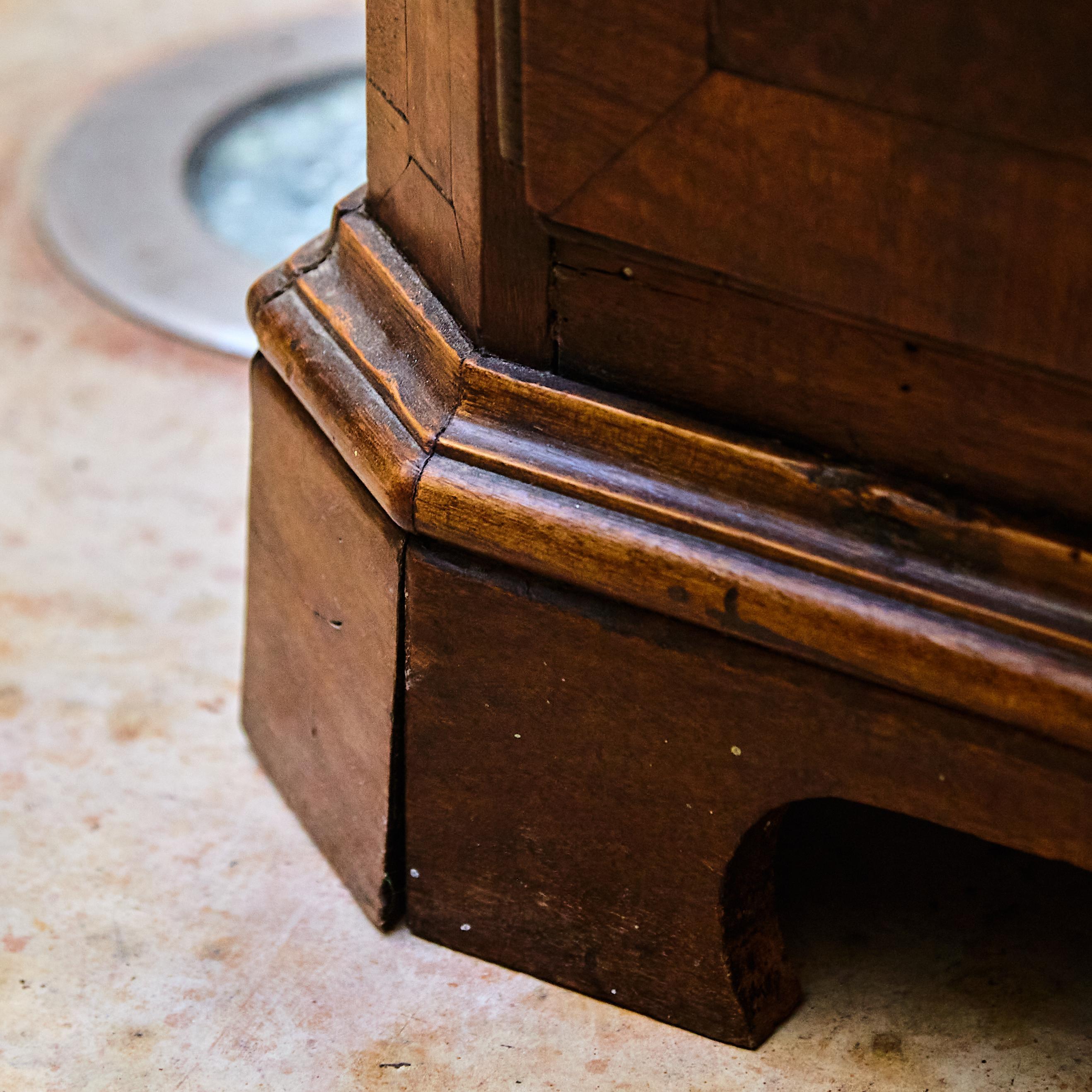 Vintage Catalan Wood Chest with Drawers, Spain, circa 1930 – Original Condition For Sale 4