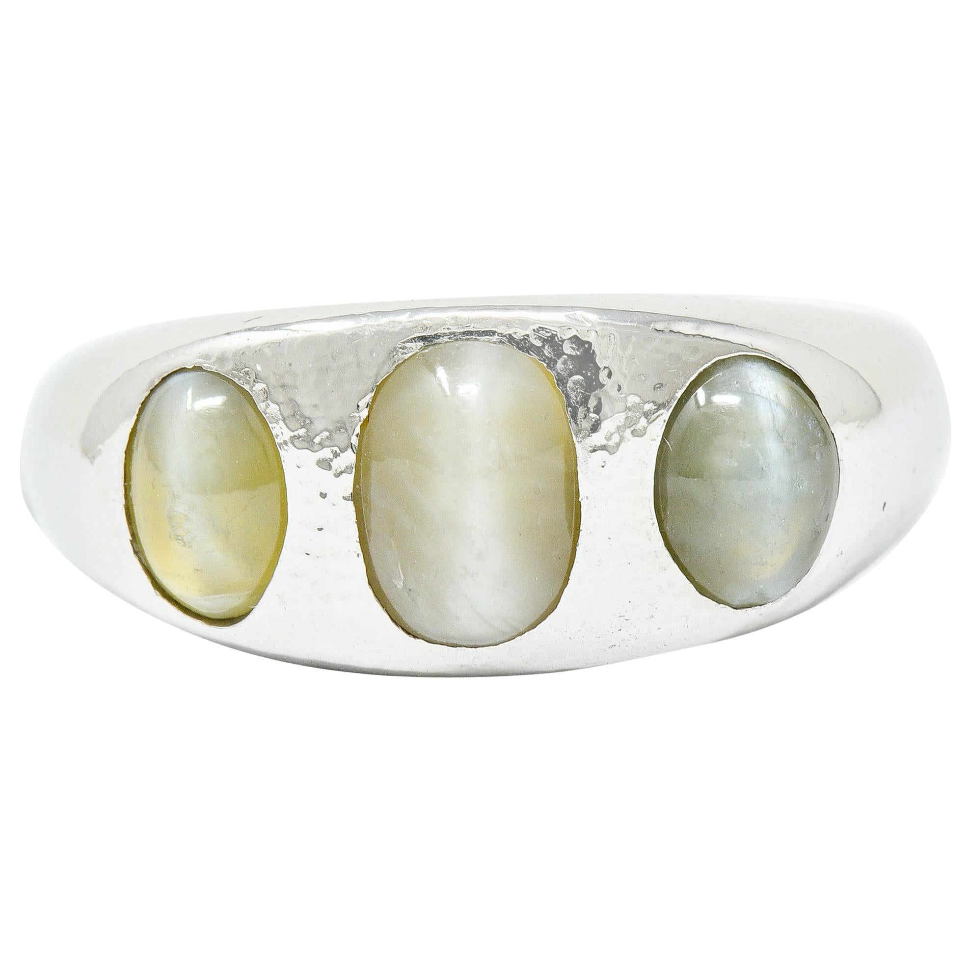 Vintage Cat's Eye Chrysoberyl 18 Karat White Gold Gypsy Ring