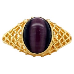 Vintage Cat's Eye Glass Lattice-Work Decorated Solitaire Ring, 18K Yellow Gold