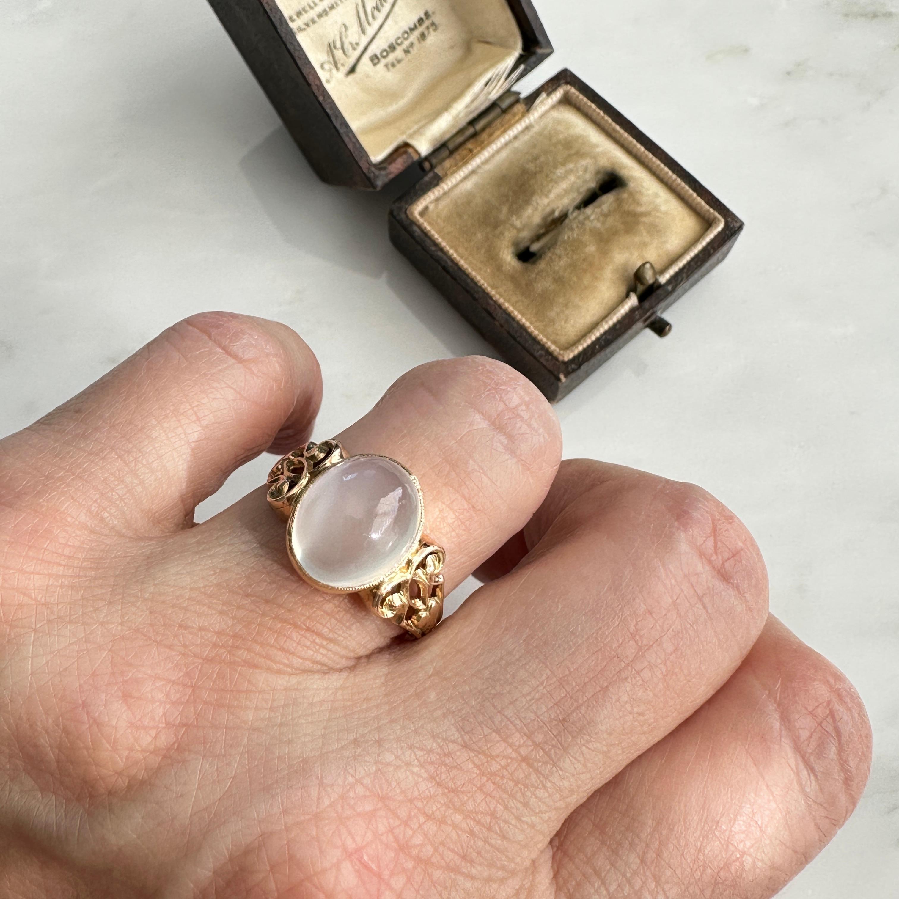 Vintage Cat's Eye Moonstone 14K Gold Ring In Good Condition In Scotts Valley, CA