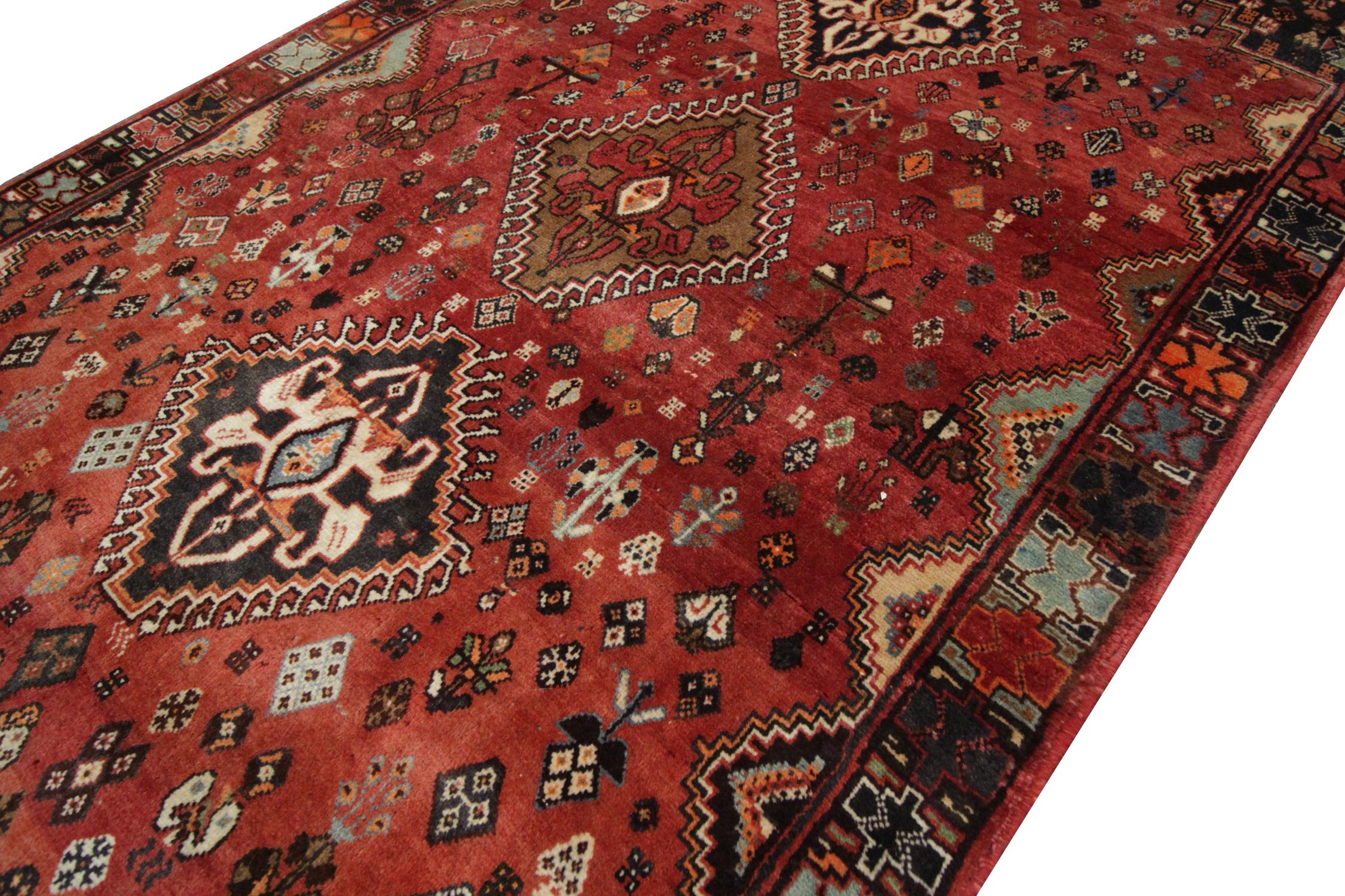 Vintage Caucasian Azerbaijan Tribal Rug, 1970 Traditional Red Wool Large Rug In Excellent Condition For Sale In Hampshire, GB