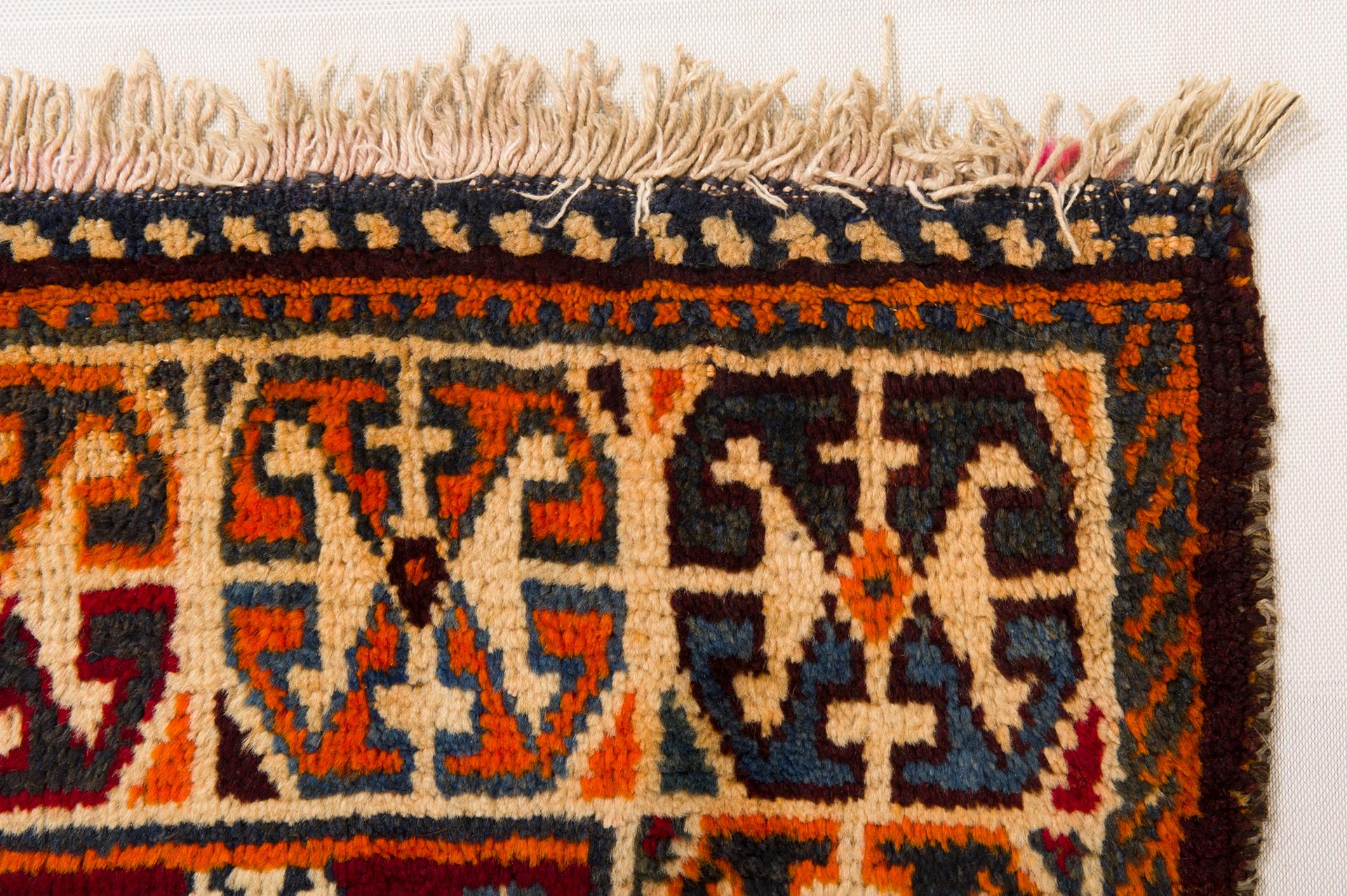 Vintage Caucasian Carpet or Rug In Excellent Condition For Sale In Alessandria, Piemonte
