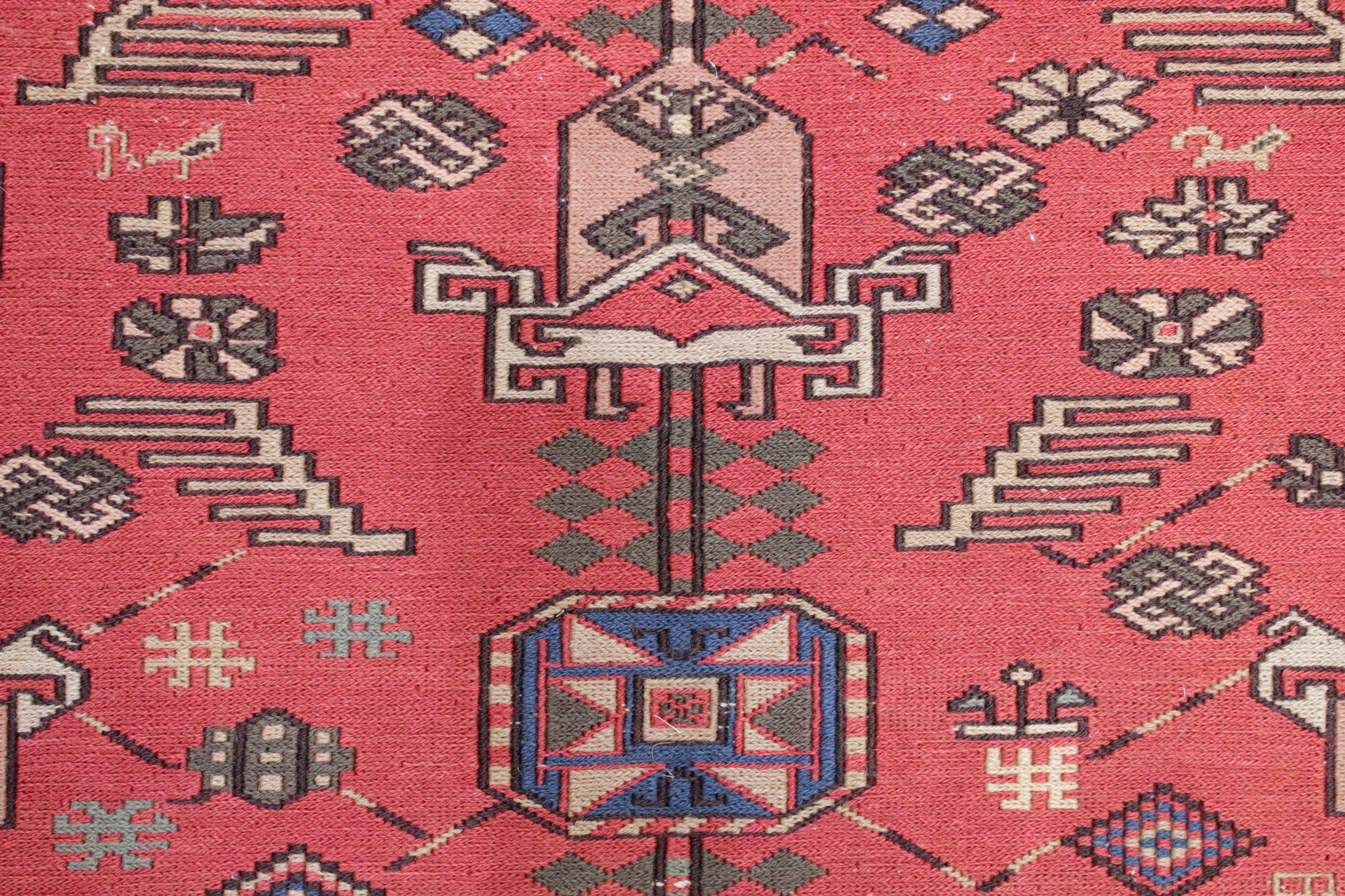 Tessuto a mano Tappeto Sumak d'epoca caucasico con design geometrico a scudo in vendita