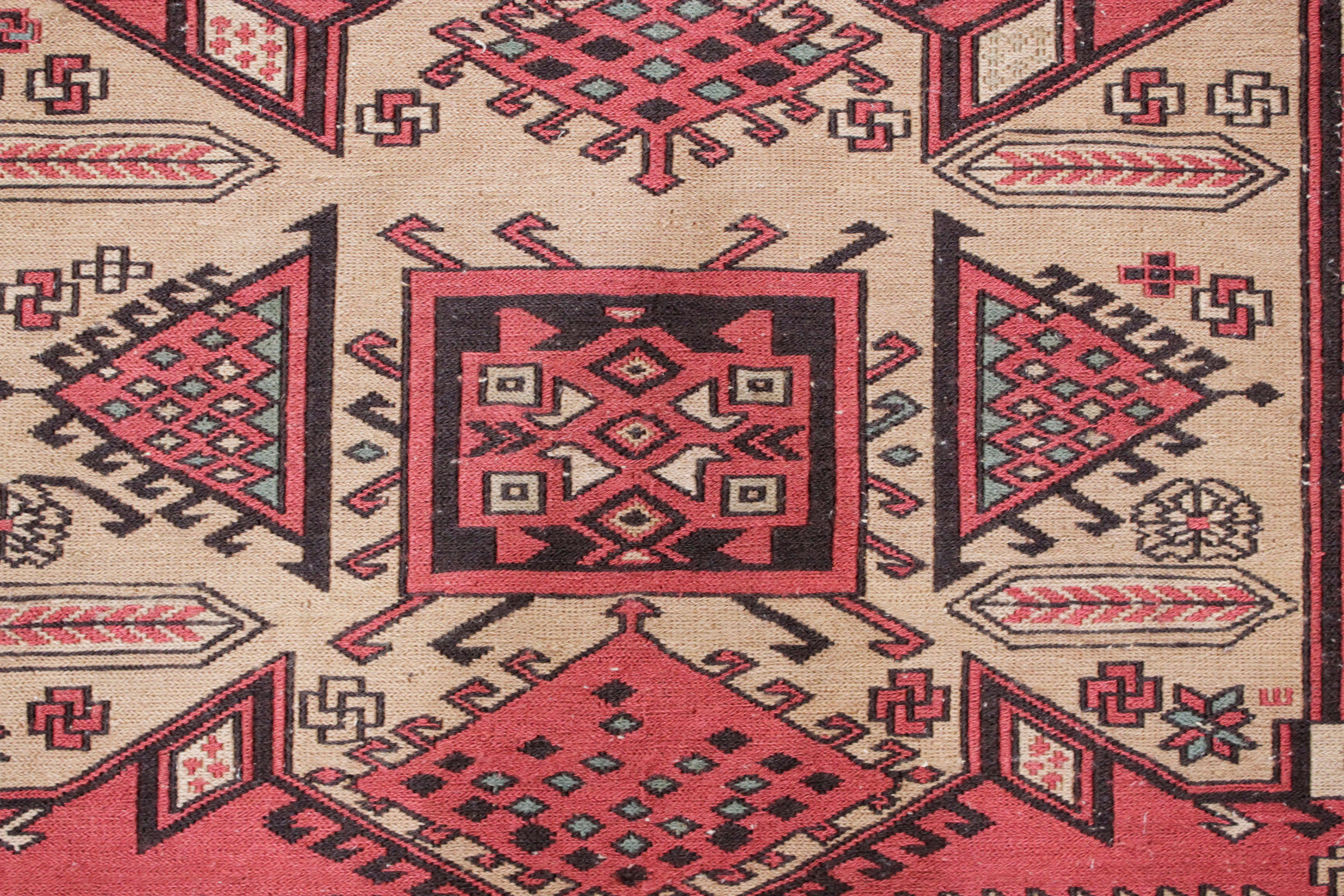 Vintage Kaukasisch Geometrisches Design Sumak Teppich im Zustand „Hervorragend“ im Angebot in Milan, IT