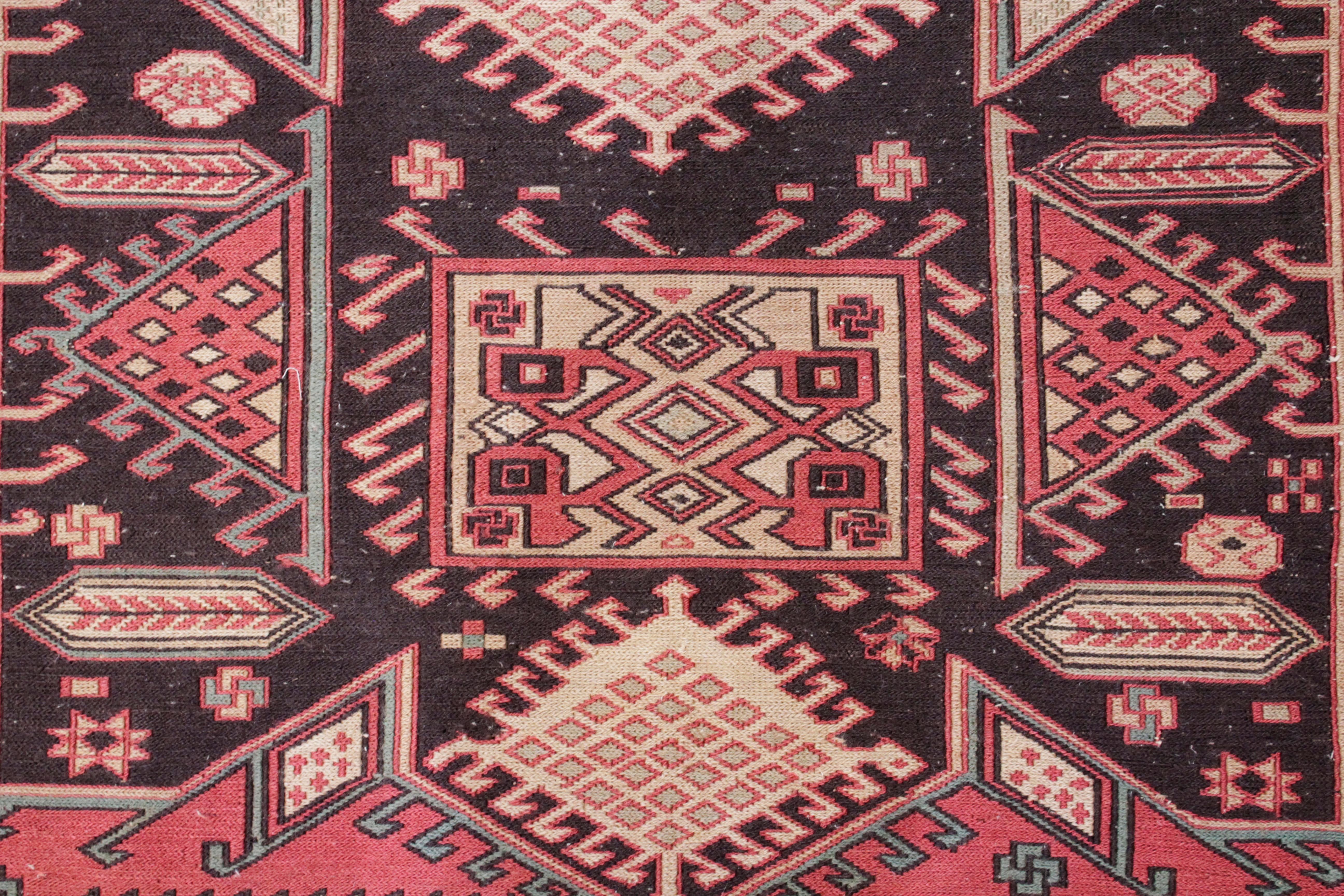 Vintage Kaukasisch Geometrisches Design Sumak Teppich (Ende des 20. Jahrhunderts) im Angebot