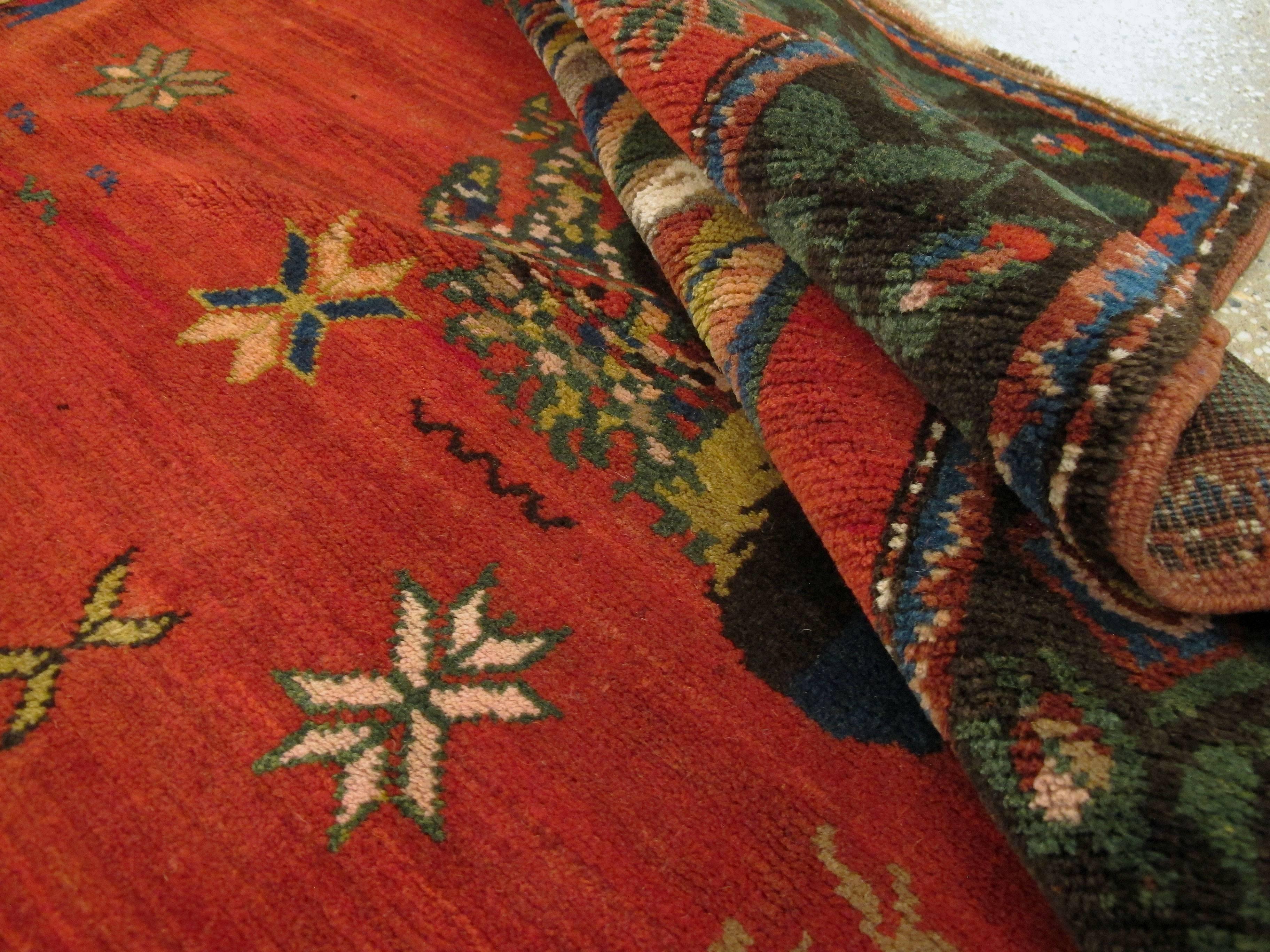 Kaukasischer Karabagh-Teppich im Vintage-Stil (20. Jahrhundert) im Angebot