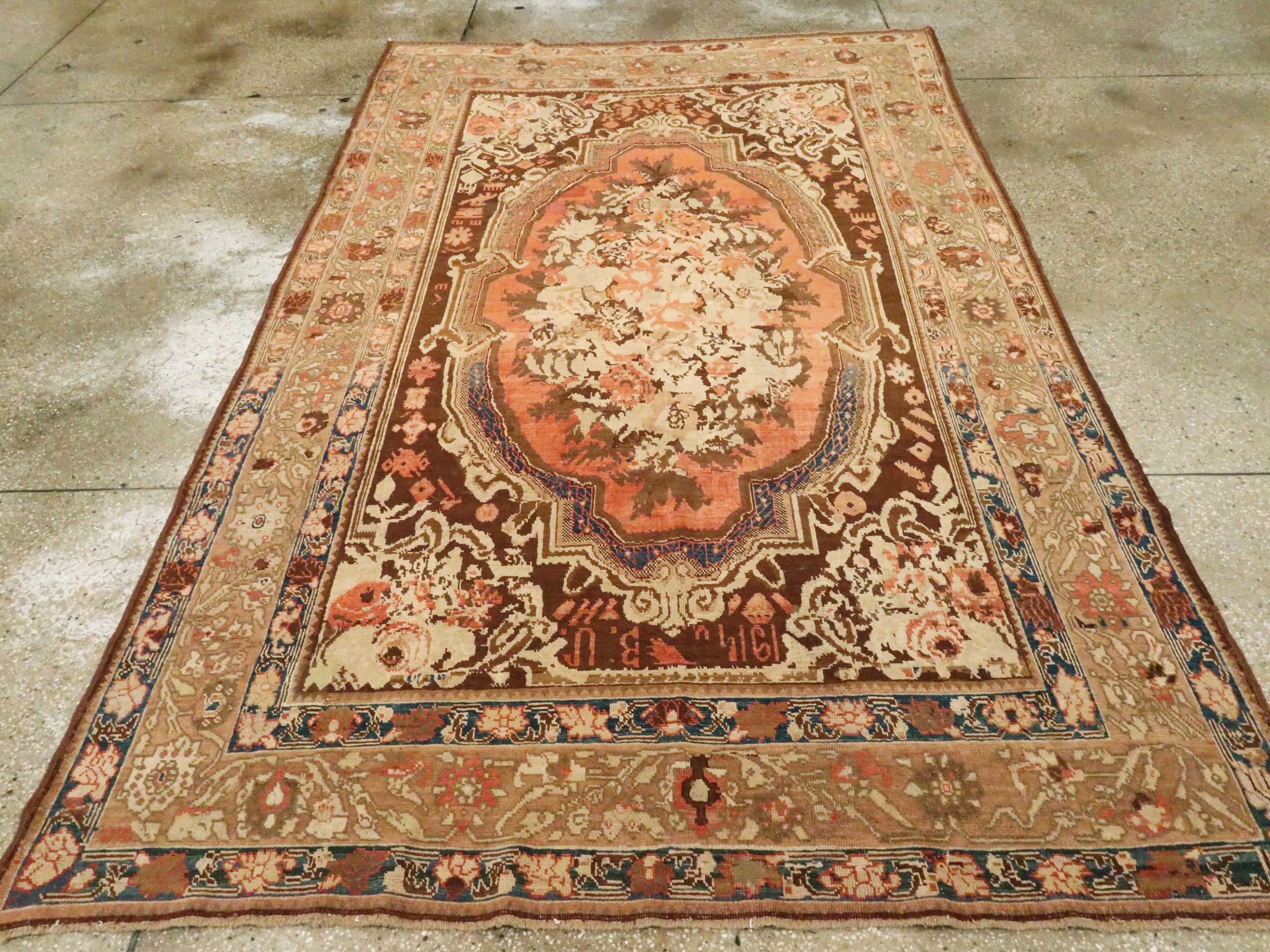 Kaukasischer Karabagh-Teppich im Vintage-Stil im Zustand „Gut“ im Angebot in New York, NY