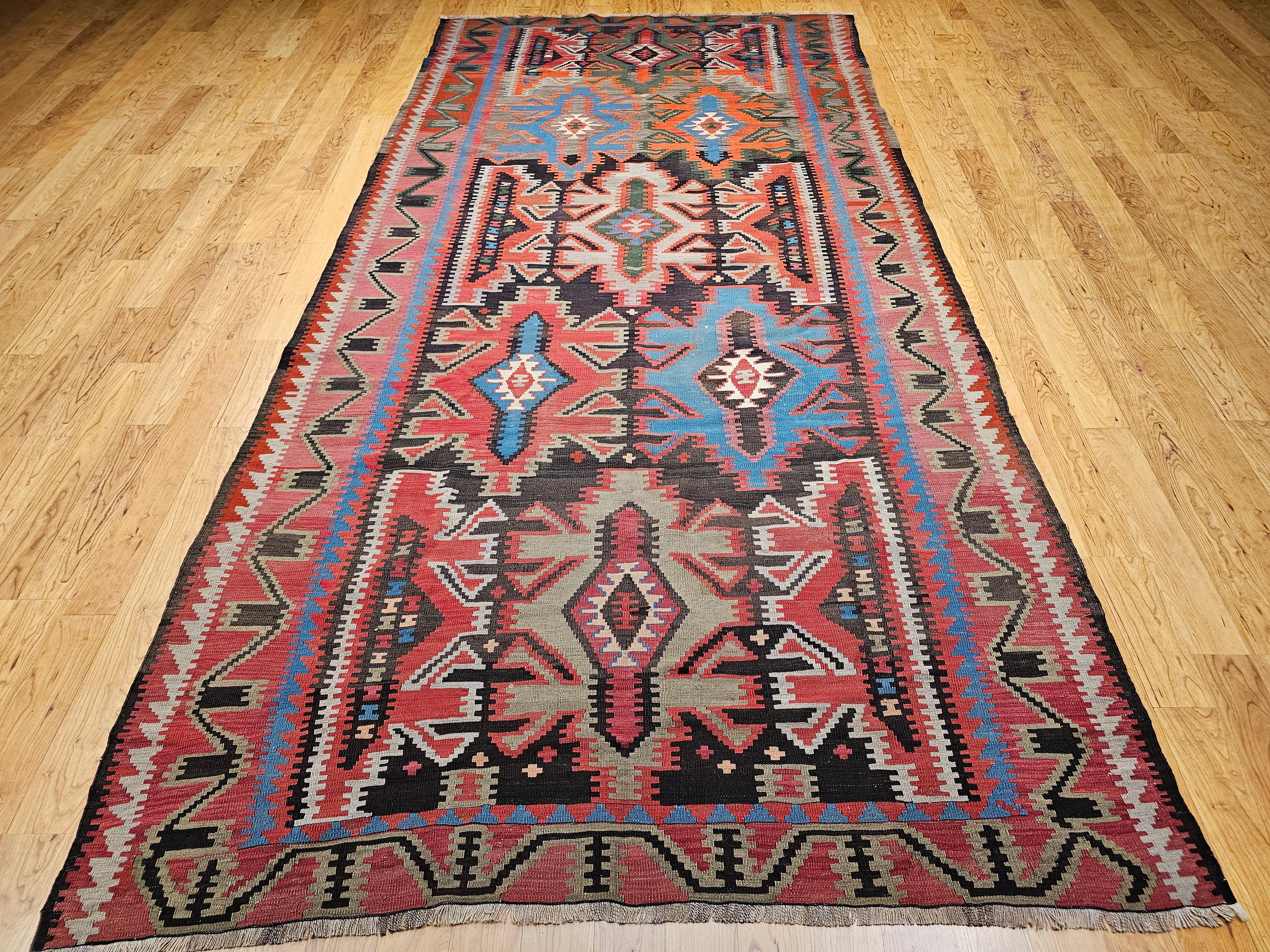 Teinture végétale Kilim caucasien vintage en vente