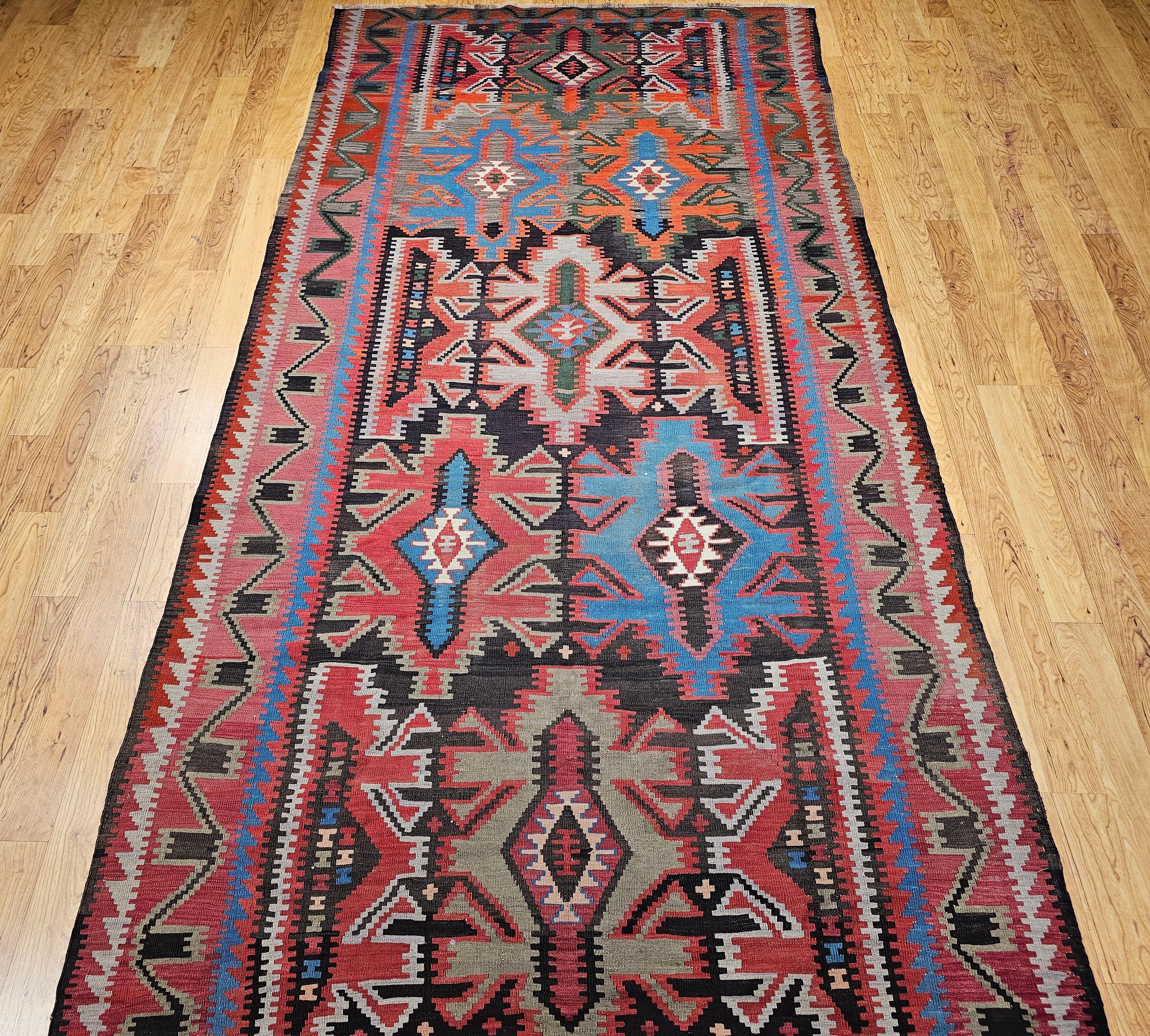 20ième siècle Kilim caucasien vintage en vente