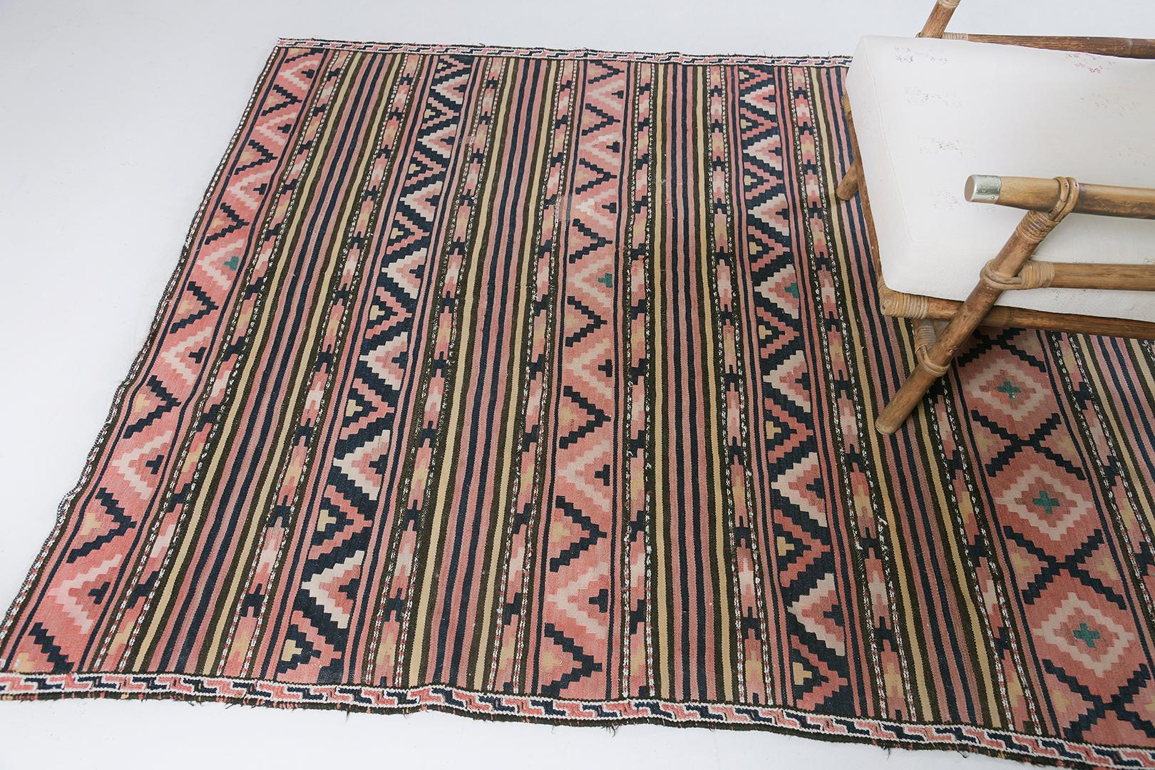 Vintage Caucasian Kilim Rug In Good Condition For Sale In WEST HOLLYWOOD, CA