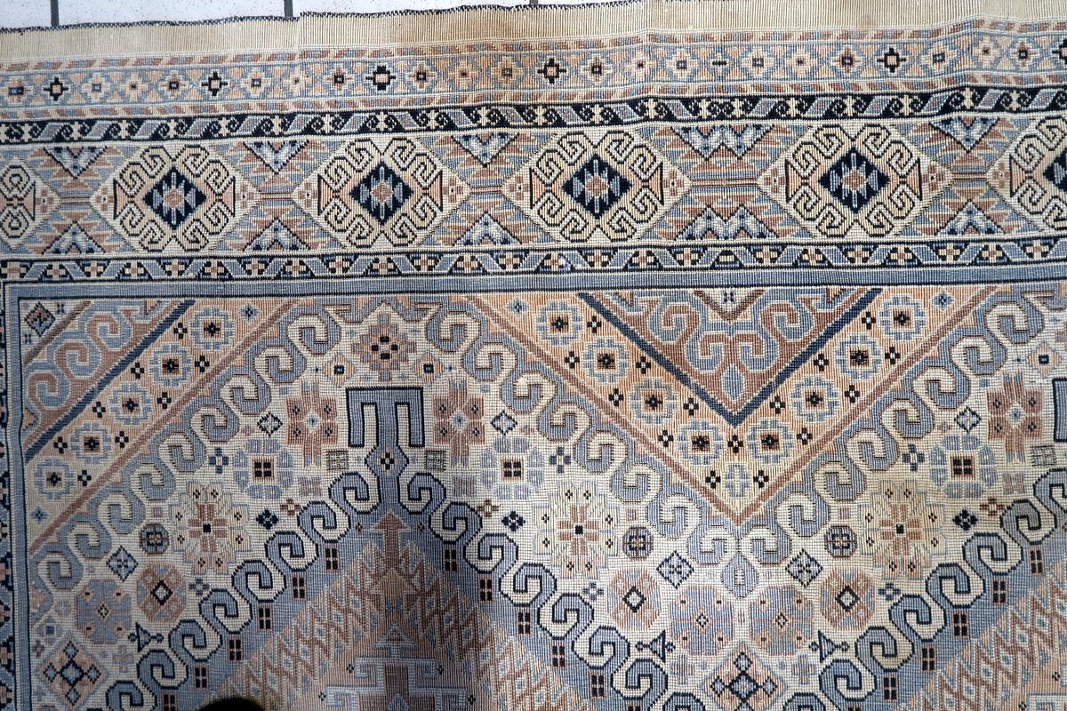 Kaukasisches Shirvan-Textil im Vintage-Stil mit Teppichdesign 4,5' x 5.2' 1950er Jahre - 1C1152 (Baumwolle) im Angebot