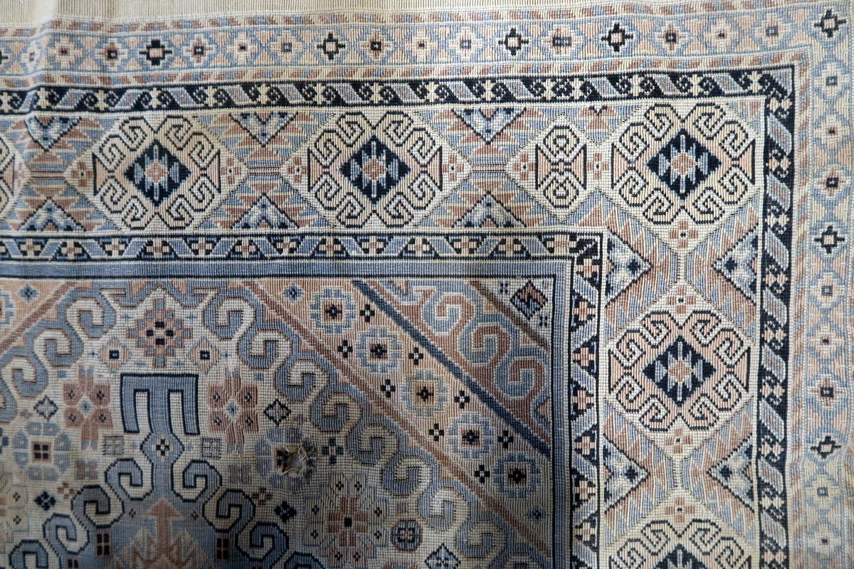 Kaukasisches Shirvan-Textil im Vintage-Stil mit Teppichdesign 4,5' x 5.2' 1950er Jahre - 1C1152 im Angebot 3