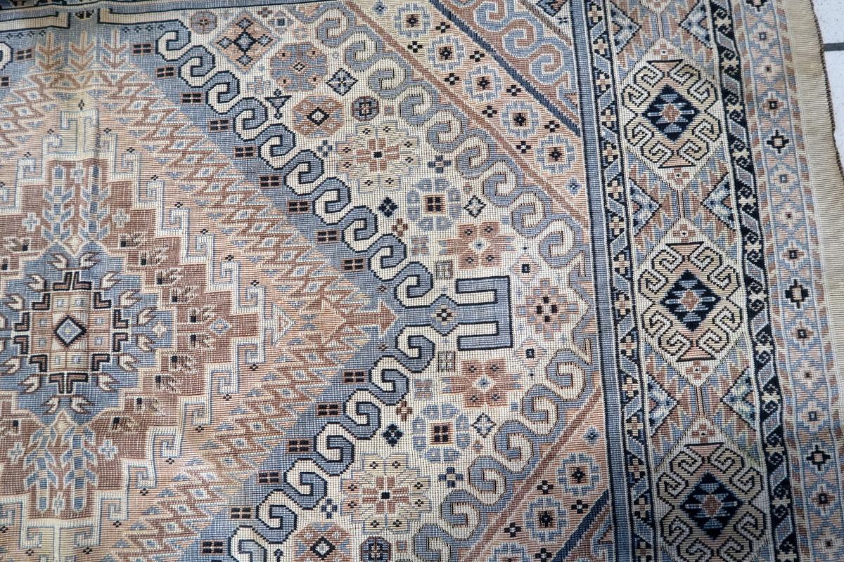 Kaukasisches Shirvan-Textil im Vintage-Stil mit Teppichdesign 4,5' x 5.2' 1950er Jahre - 1C1152 im Angebot 4