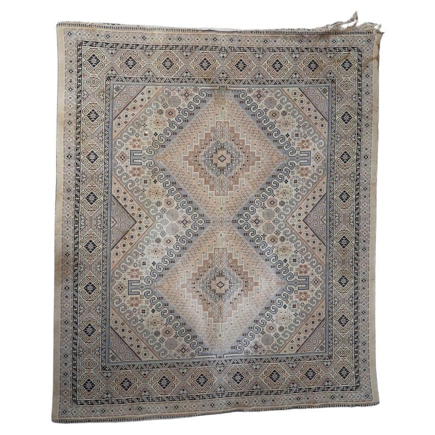 Kaukasisches Shirvan-Textil im Vintage-Stil mit Teppichdesign 4,5' x 5.2' 1950er Jahre - 1C1152 im Angebot