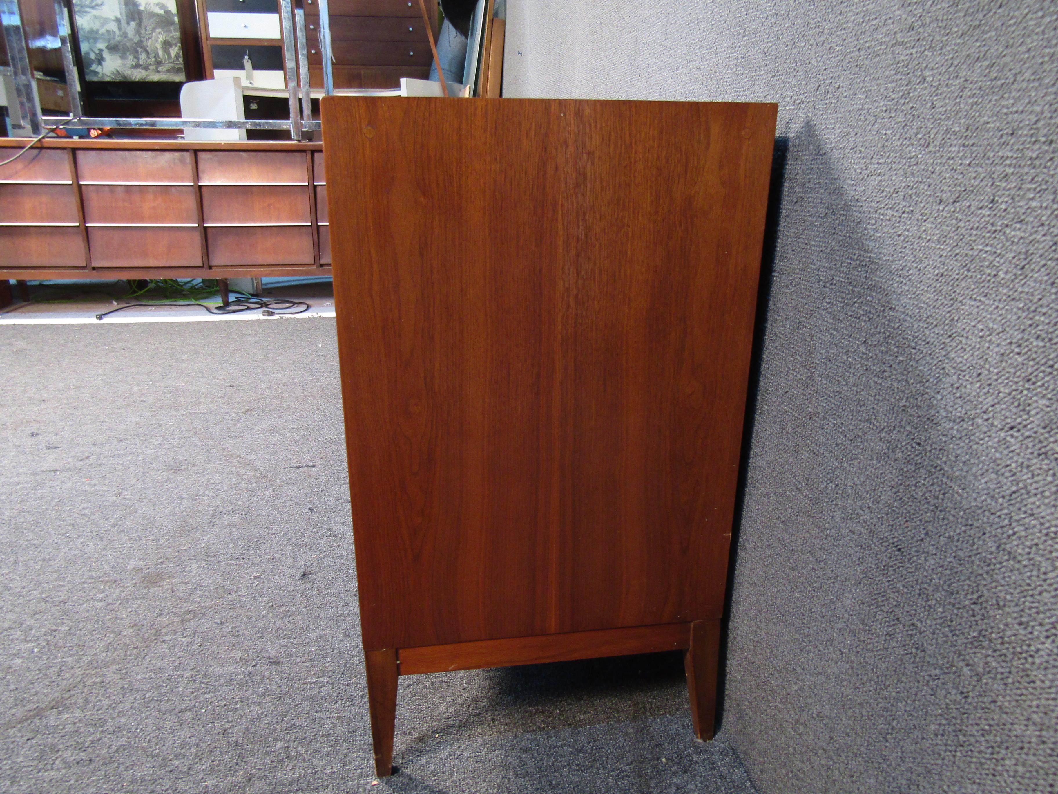 Vintage Cavalier Dresser w/ Mirror For Sale 6