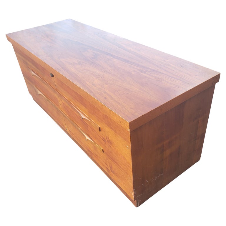 Vintage Cavalier Mahogany Cedar Blanket Chest, Circa 1940s For Sale at