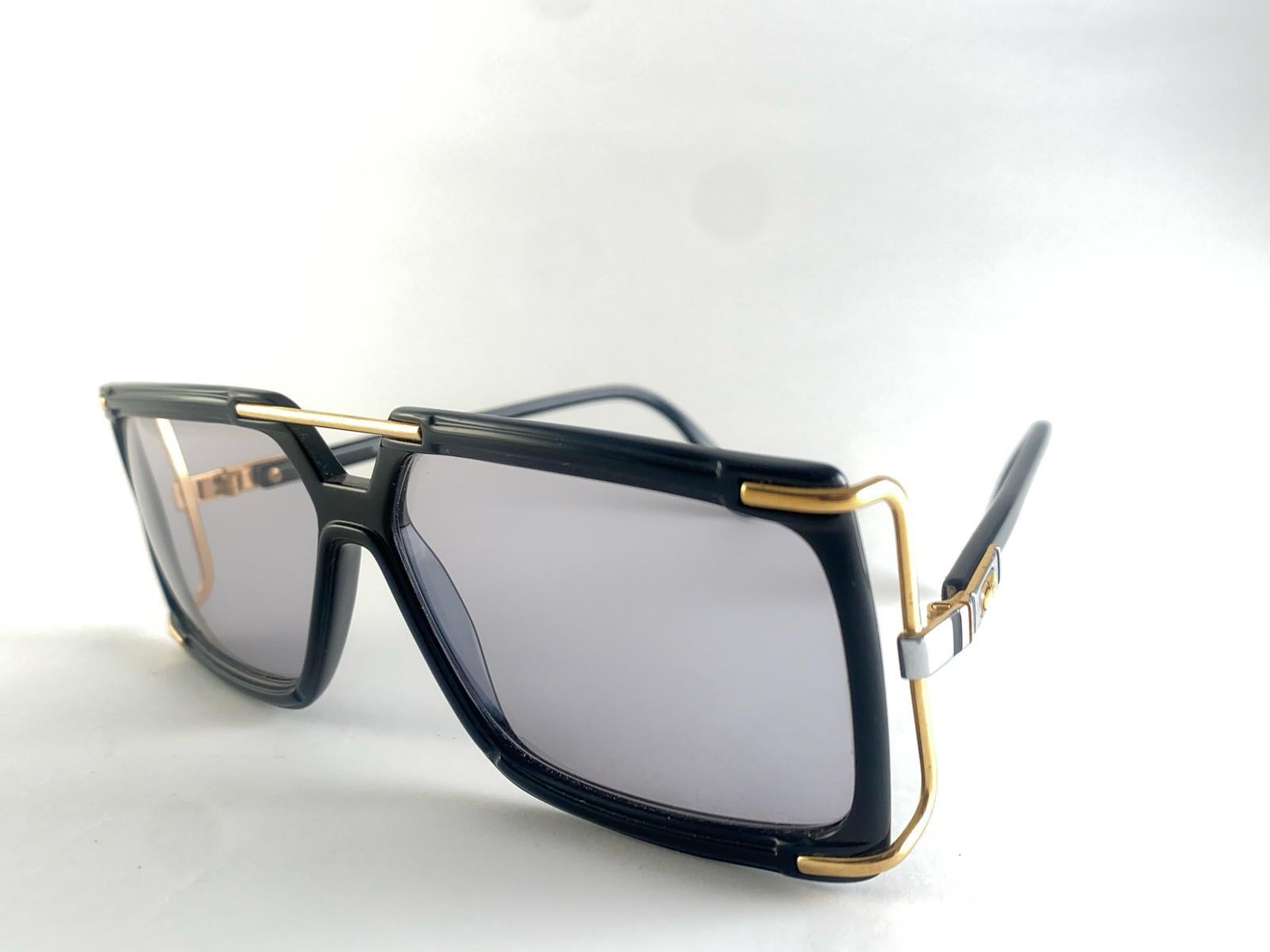 Gris Lunettes de soleil vintage Cazal 638 Gold & Black Frame 1980's West Germany en vente