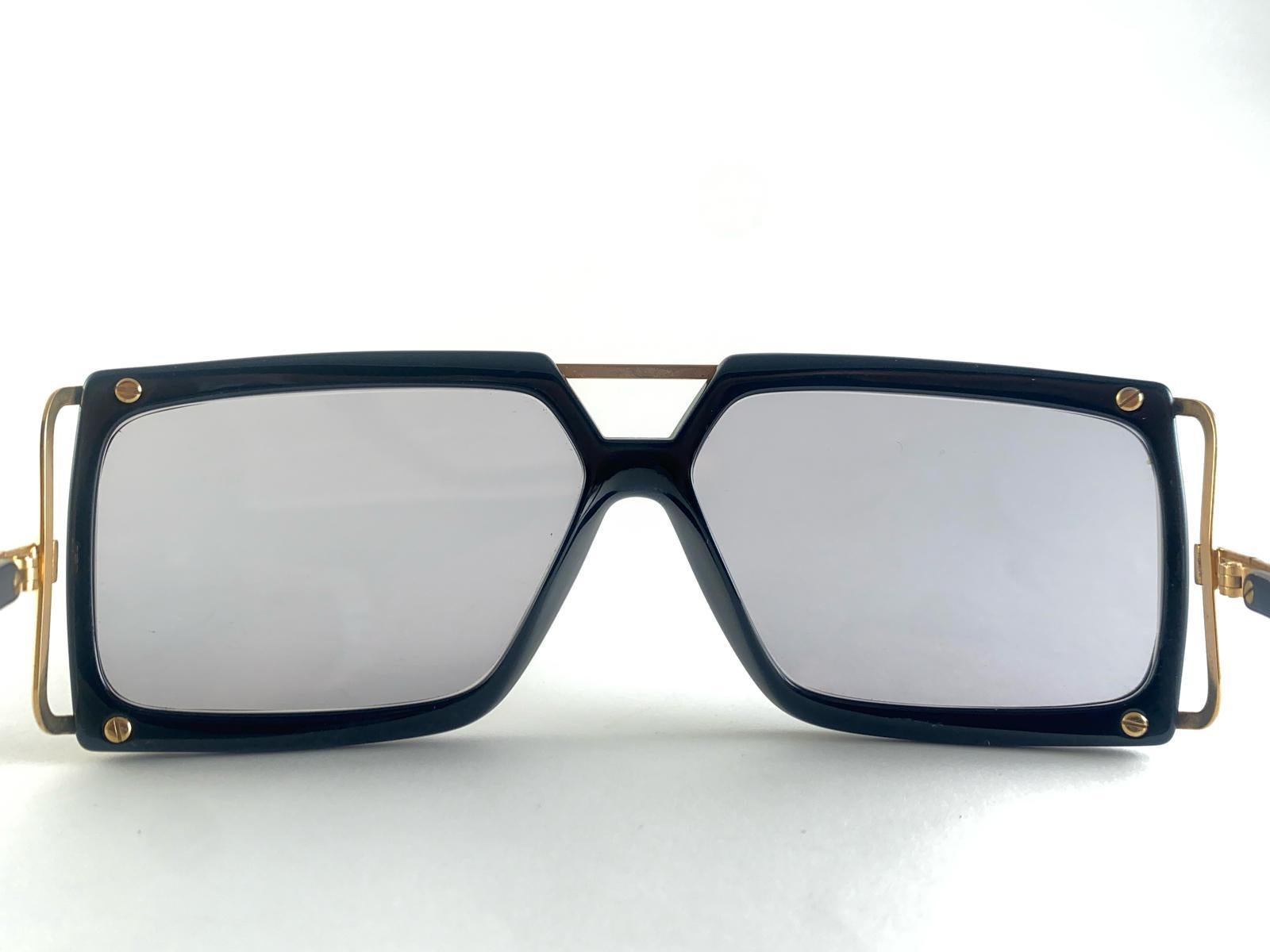 Lunettes de soleil vintage Cazal 638 Gold & Black Frame 1980's West Germany Unisexe en vente