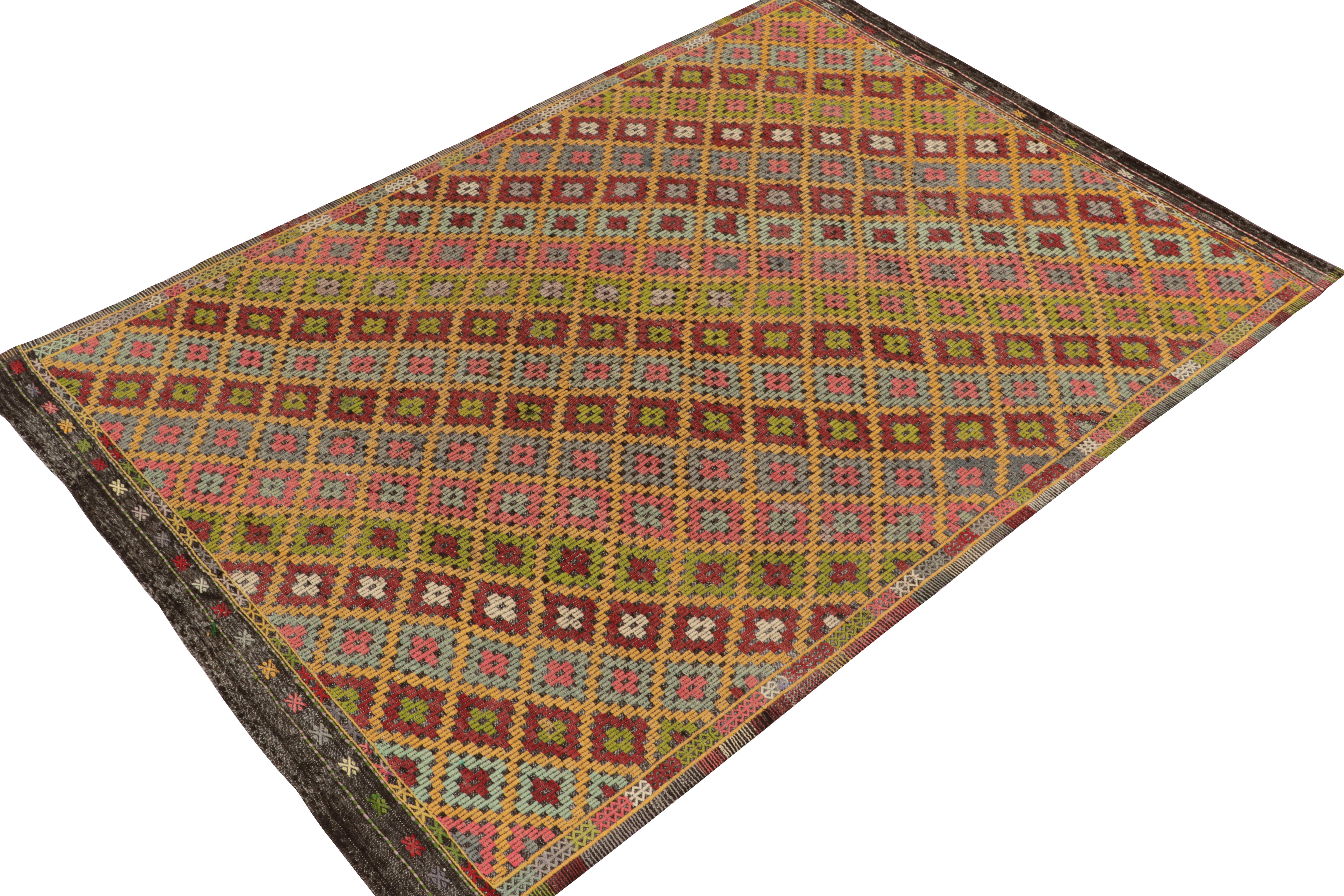 Tribal Tapis Kilim vintage Cecim à motif tribal multicolore par Rug & Kilim en vente