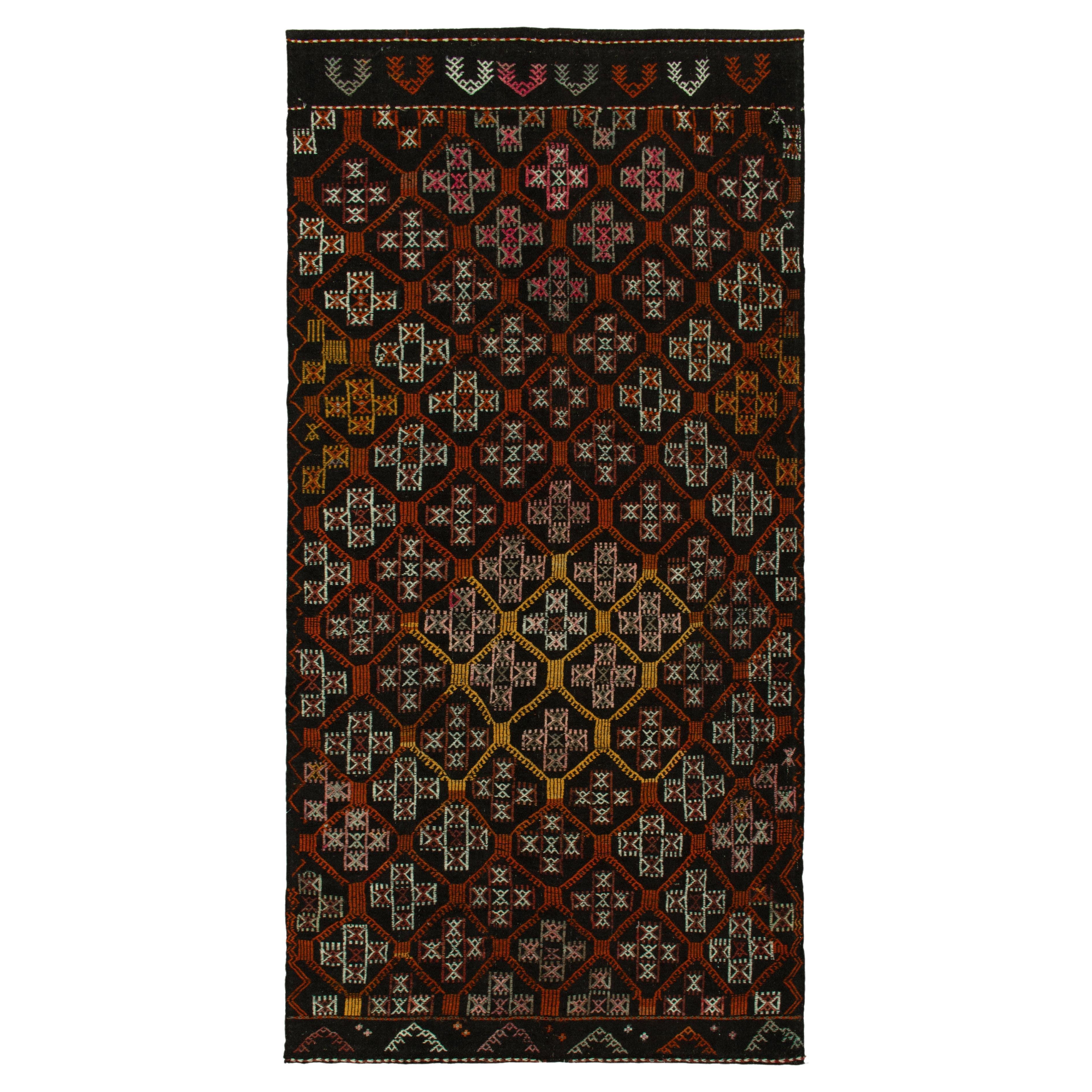 Alfombra Tribal Kilim Vintage Marrón, Motivos Geométricos Multicolor by Rug & Kilim