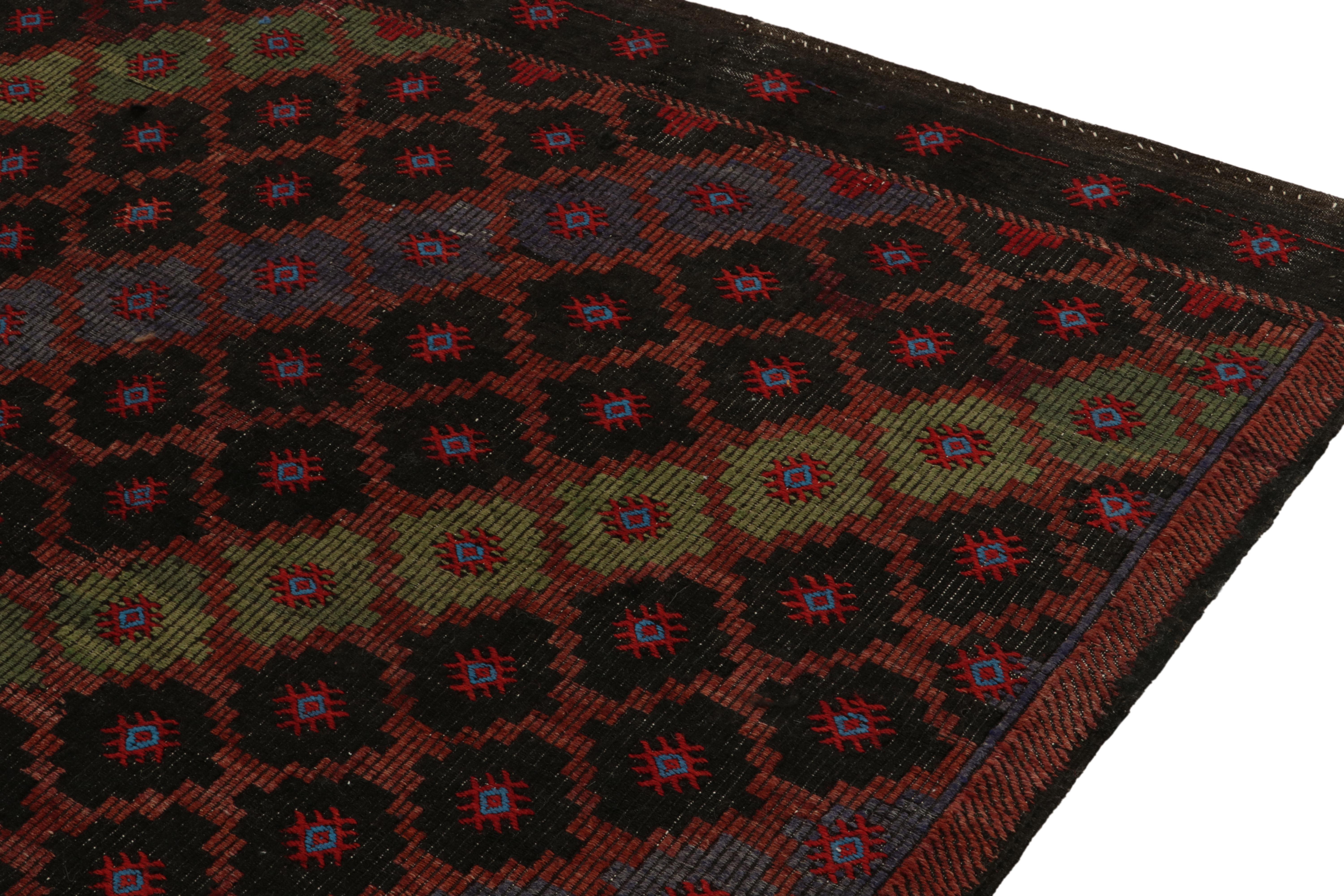 Noué à la main Tapis Kilim tribal Cecim vintage à motifs géométriques noirs et rouges par Rug & Kilim en vente