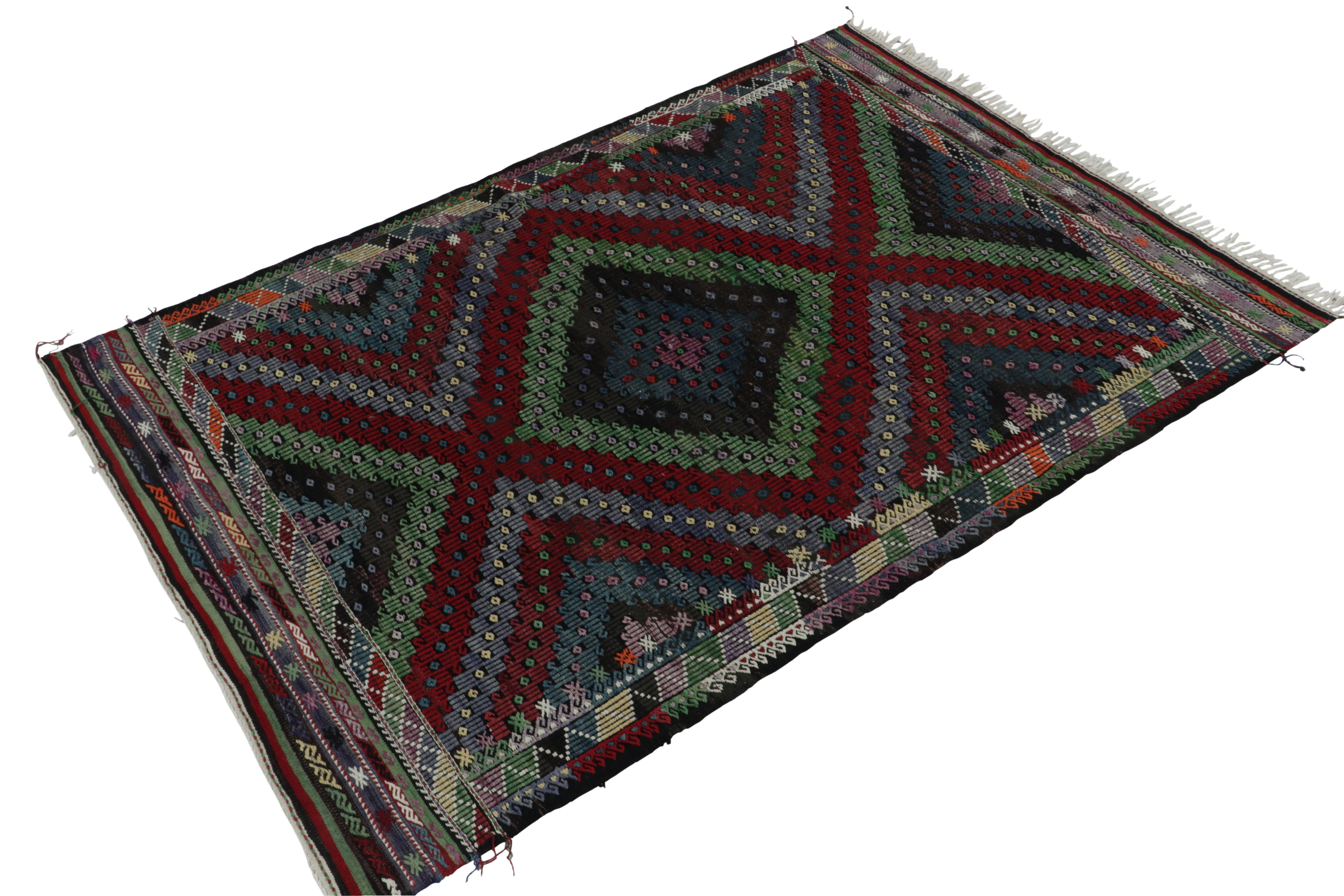 Teppich & Kelim im Vintage-Stil, mehrfarbig bestickte geometrische Muster, Stammeskunst (Türkisch) im Angebot