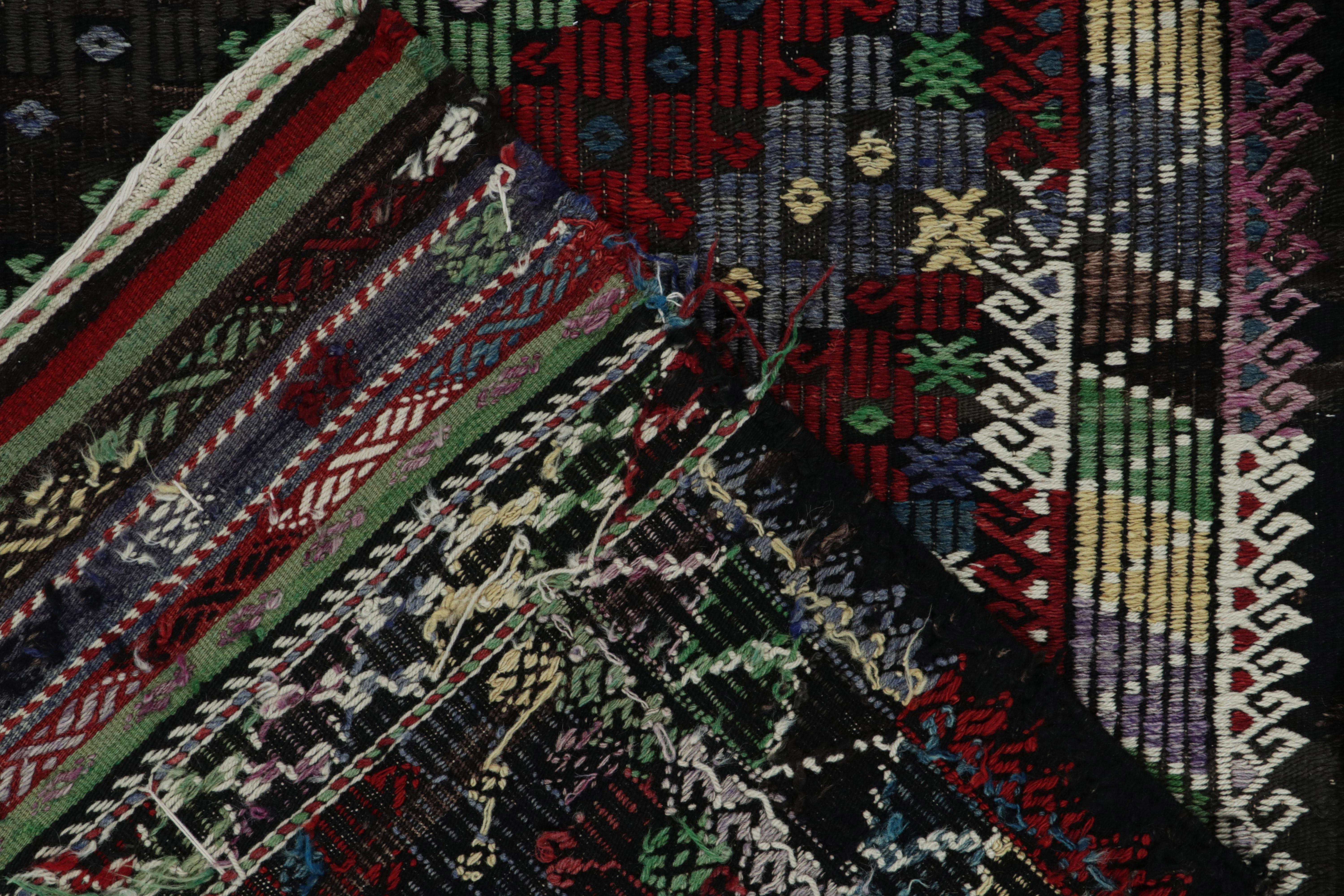Teppich & Kelim im Vintage-Stil, mehrfarbig bestickte geometrische Muster, Stammeskunst (Wolle) im Angebot
