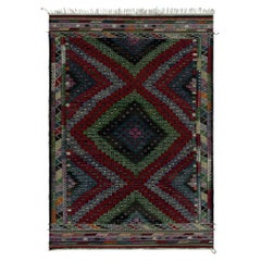 Tapis Kilim tribal vintage en motifs géométriques brodés multicolores par Rug & kilim