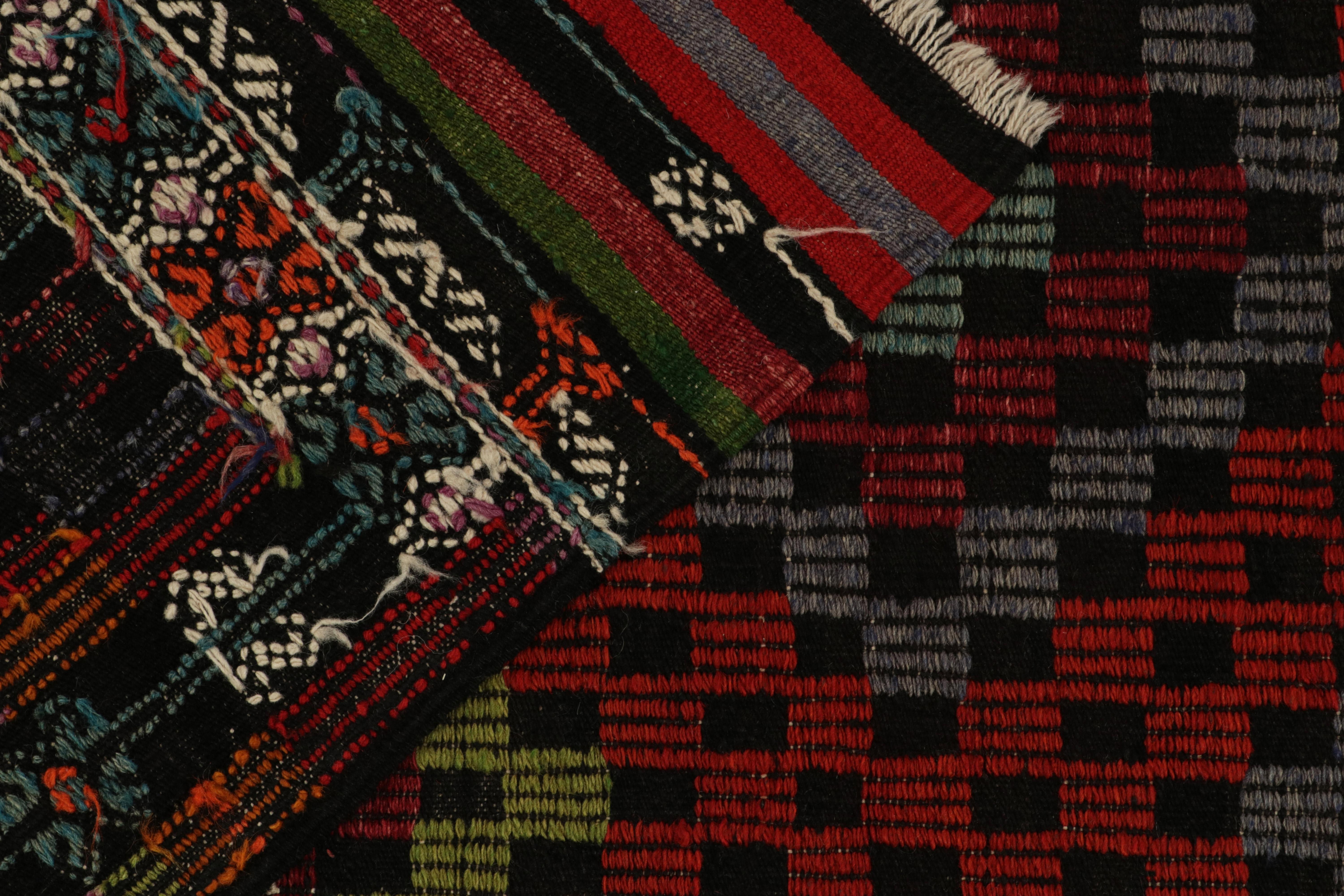 Tapis Kilim tribal Cecim vintage à motif de diamants rouges, bleus et verts par Rug & Kilim Bon état - En vente à Long Island City, NY