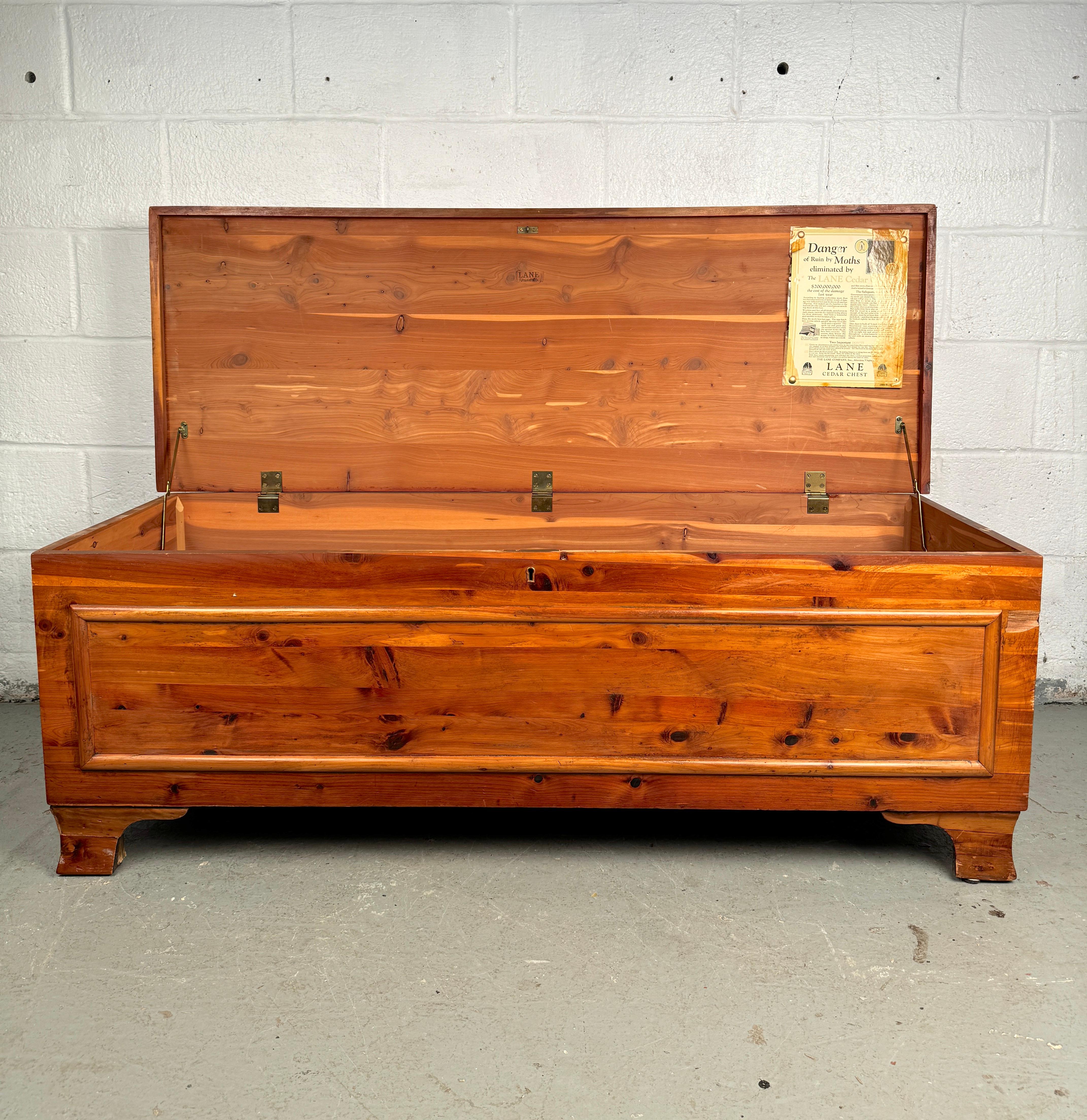 Vintage-Kommode aus Zedernholz von Lane Furniture im Angebot 7