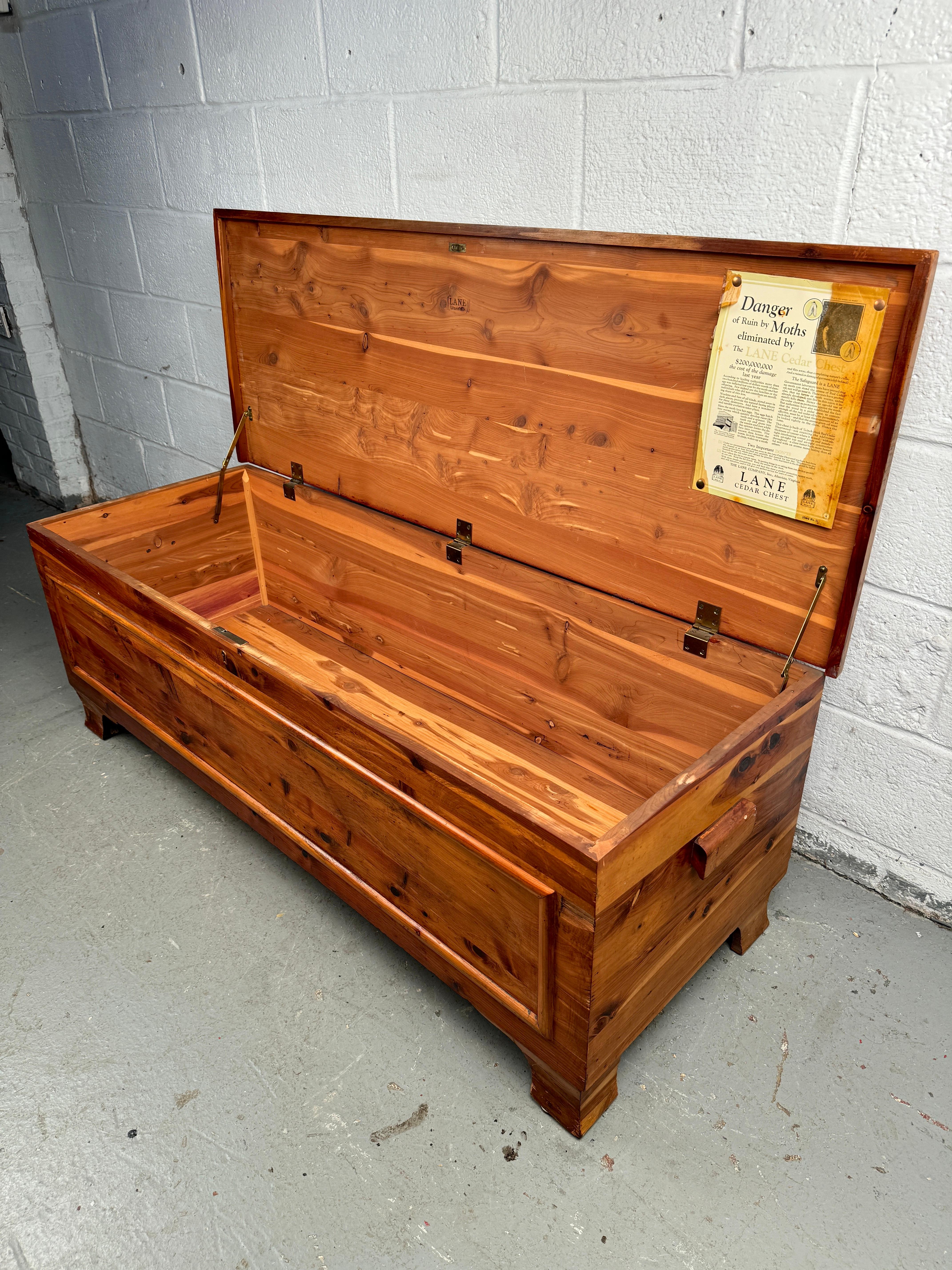 Vintage-Kommode aus Zedernholz von Lane Furniture im Angebot 8