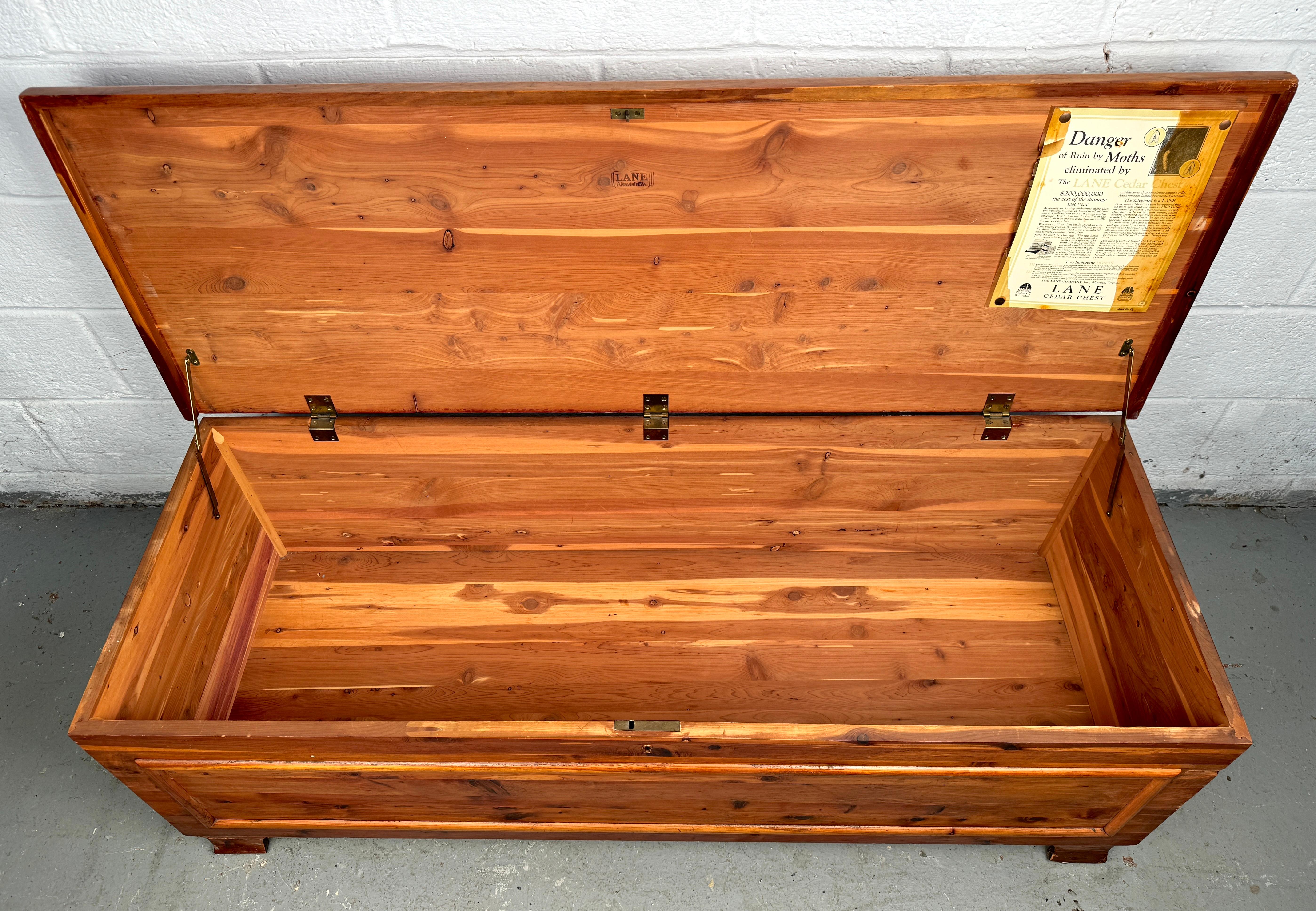 Vintage-Kommode aus Zedernholz von Lane Furniture im Angebot 10