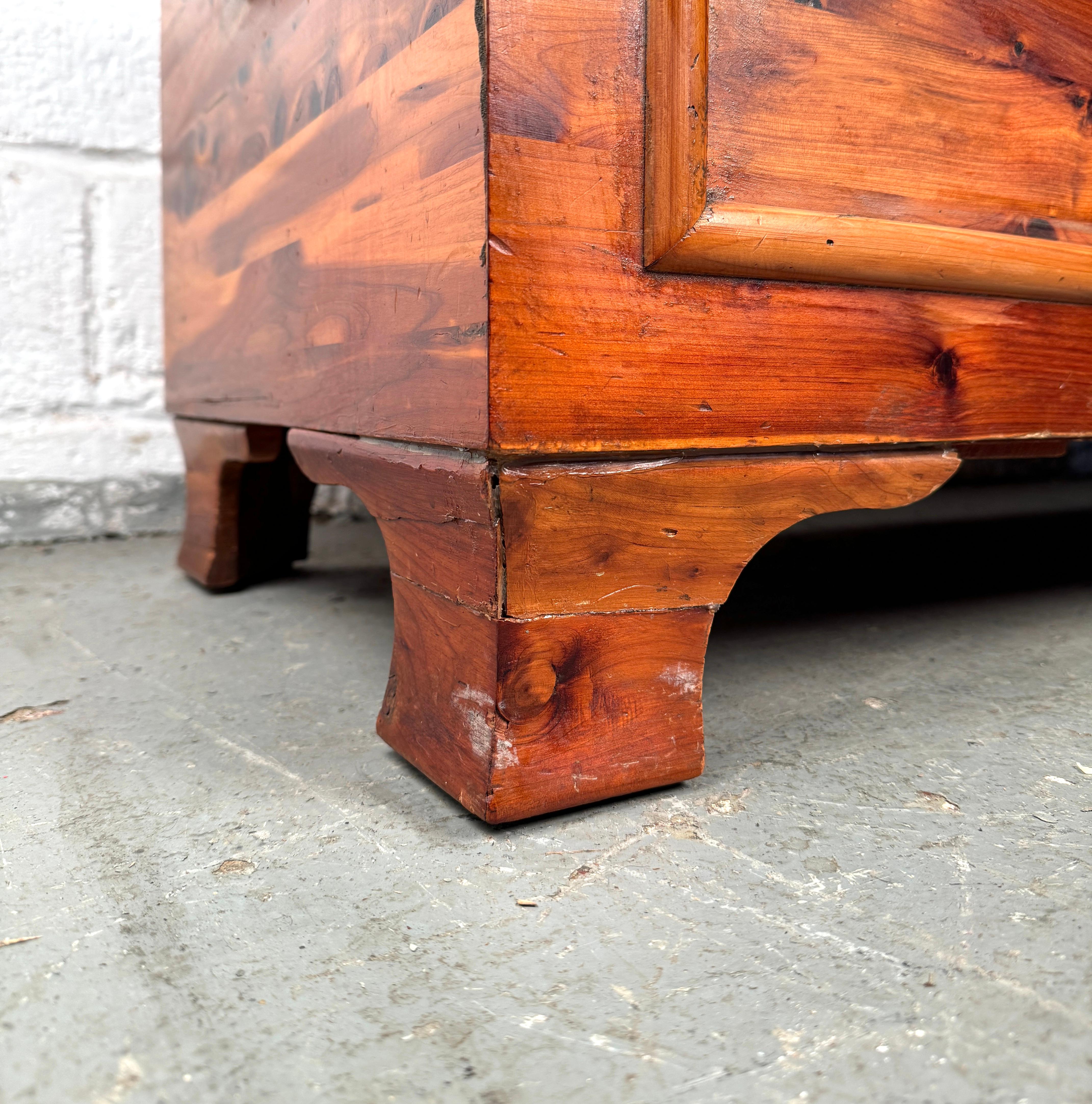 Vintage-Kommode aus Zedernholz von Lane Furniture im Angebot 3