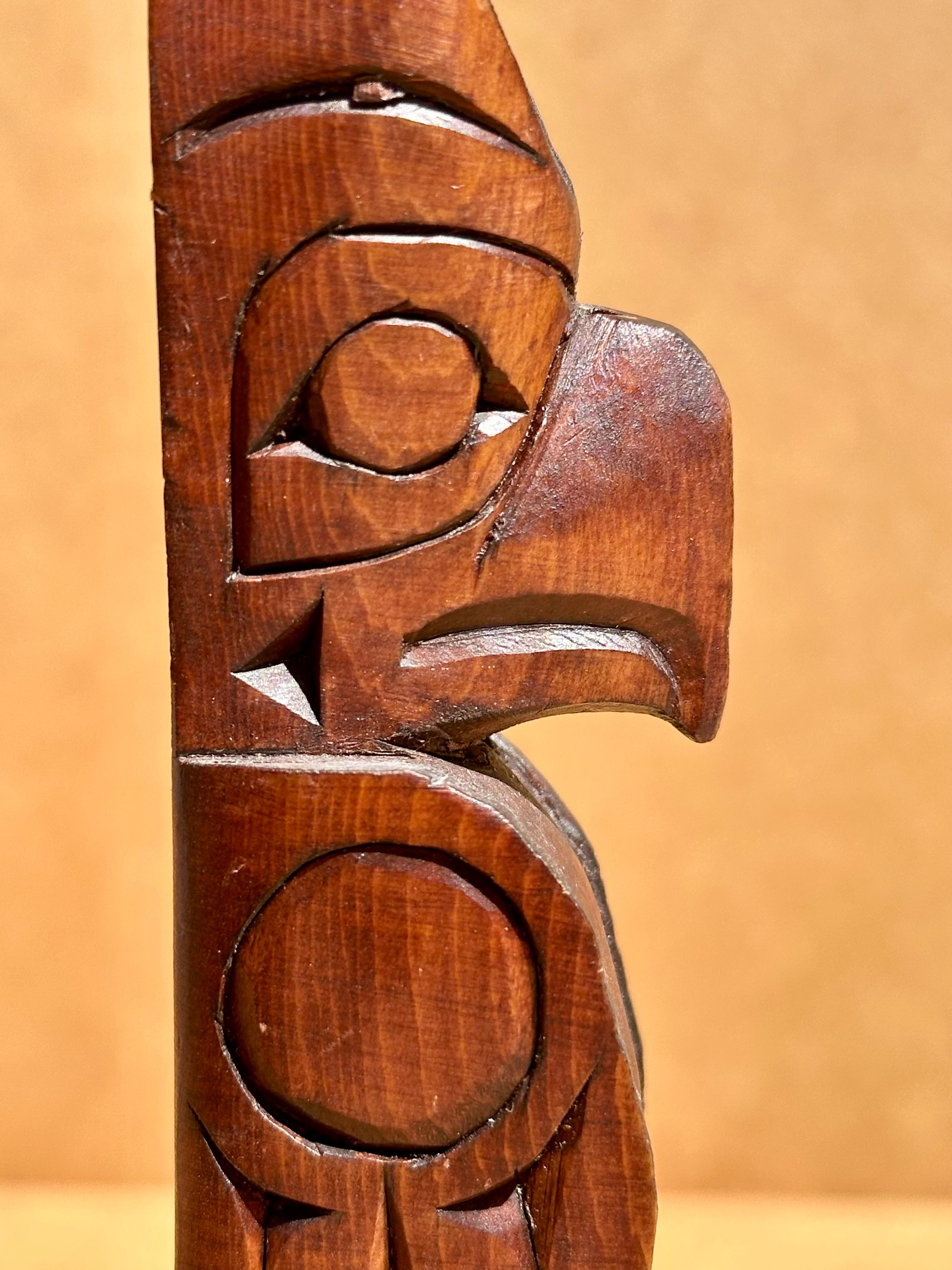 Vintage Cedar Wood Totem Kwakiutl Eagle. im Angebot 2