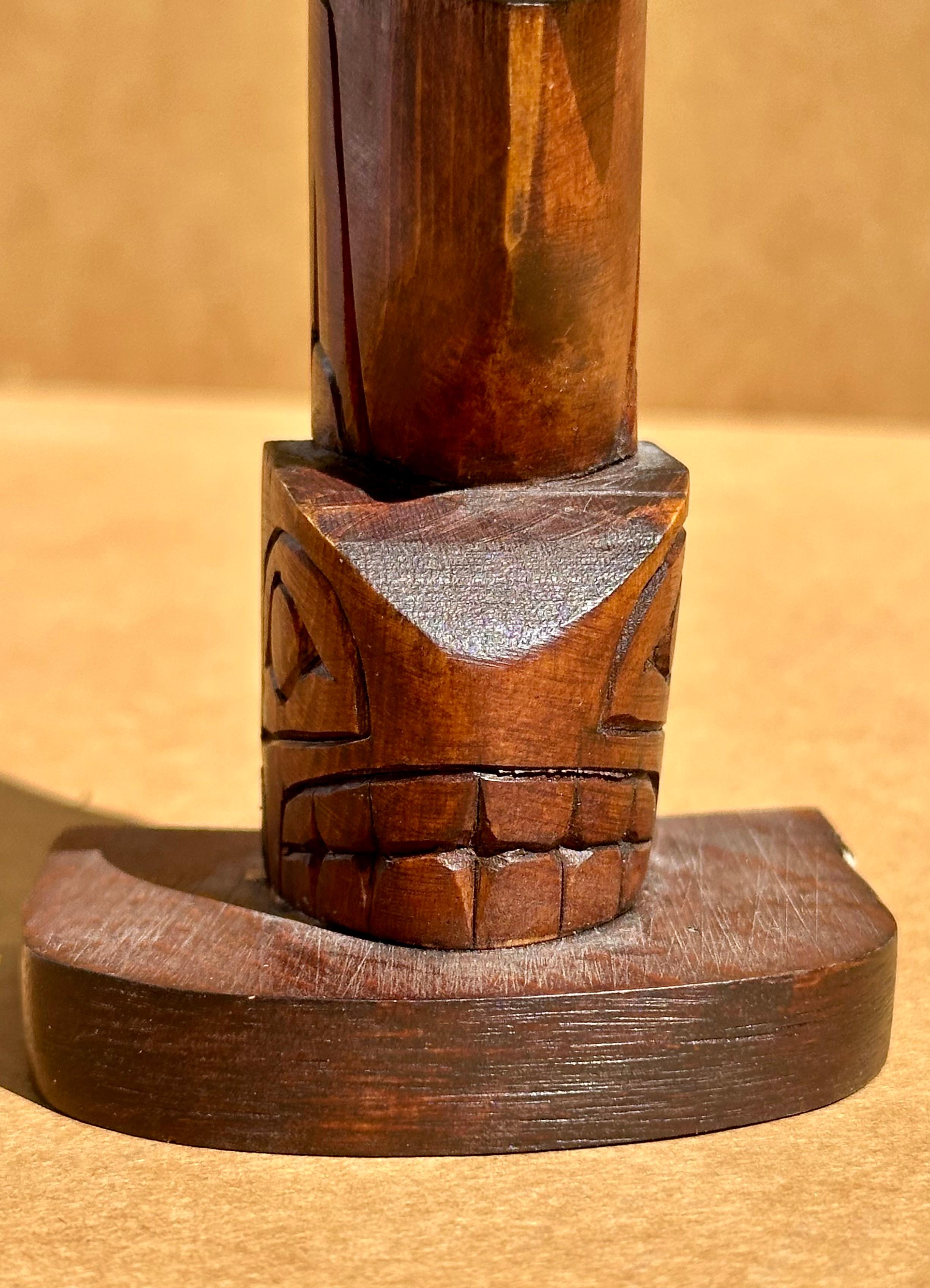 Vintage Cedar Wood Totem Kwakiutl Eagle. im Zustand „Gut“ im Angebot in Vero Beach, FL