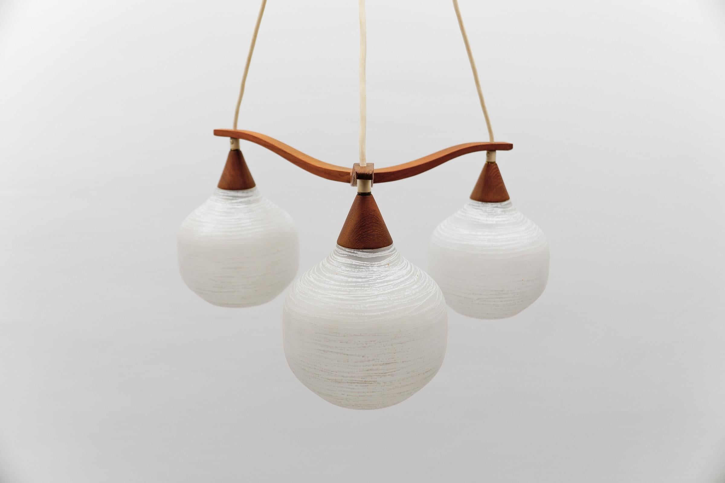 Lampada da soffitto vintage di Uno & Östen Kristiansson per Luxus, Svezia anni '50 In condizioni buone in vendita a Nürnberg, Bayern
