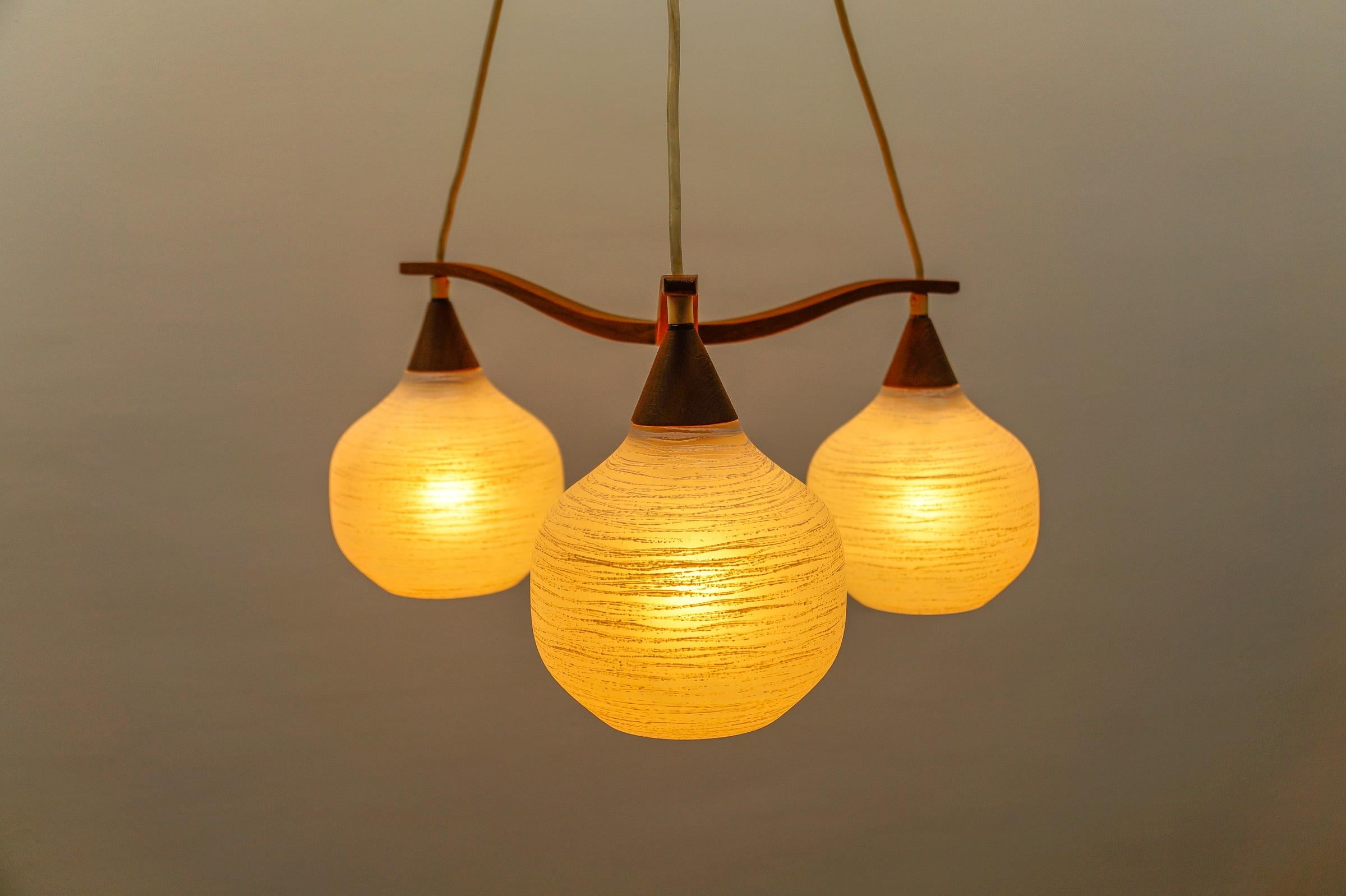 Vetro opalino Lampada da soffitto vintage di Uno & Östen Kristiansson per Luxus, Svezia anni '50 in vendita
