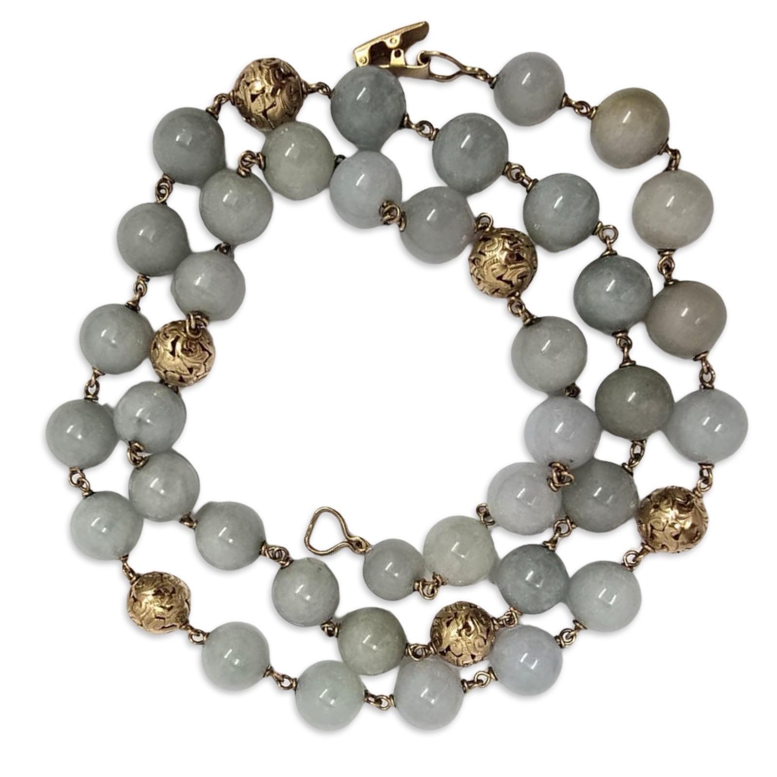 Vintage Celadon Jadeit & Hand-geschnitzt 14K Gold Filigran Perle Halskette 26 Zoll im Angebot 4